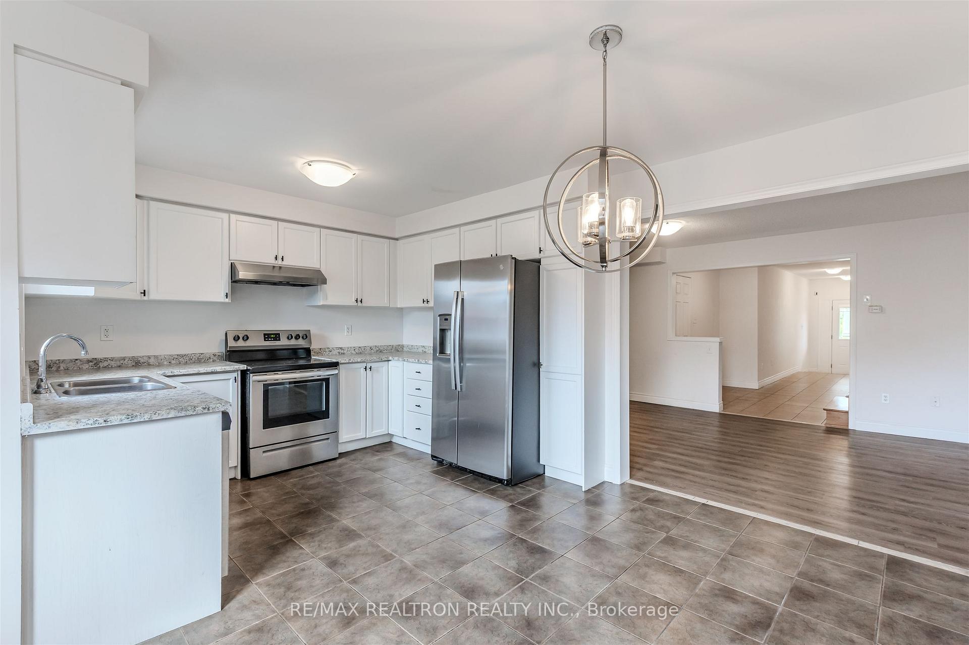 Photo 13 of 76 Argento Crescent, Vaughan, Vellore Village — HOMEH