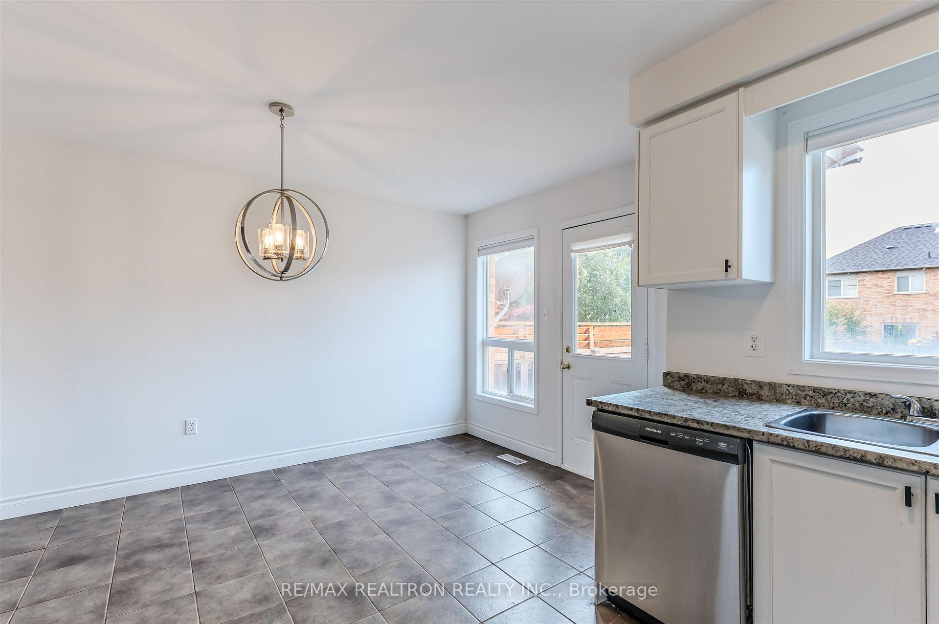 Photo 14 of 76 Argento Crescent, Vaughan, Vellore Village — HOMEH