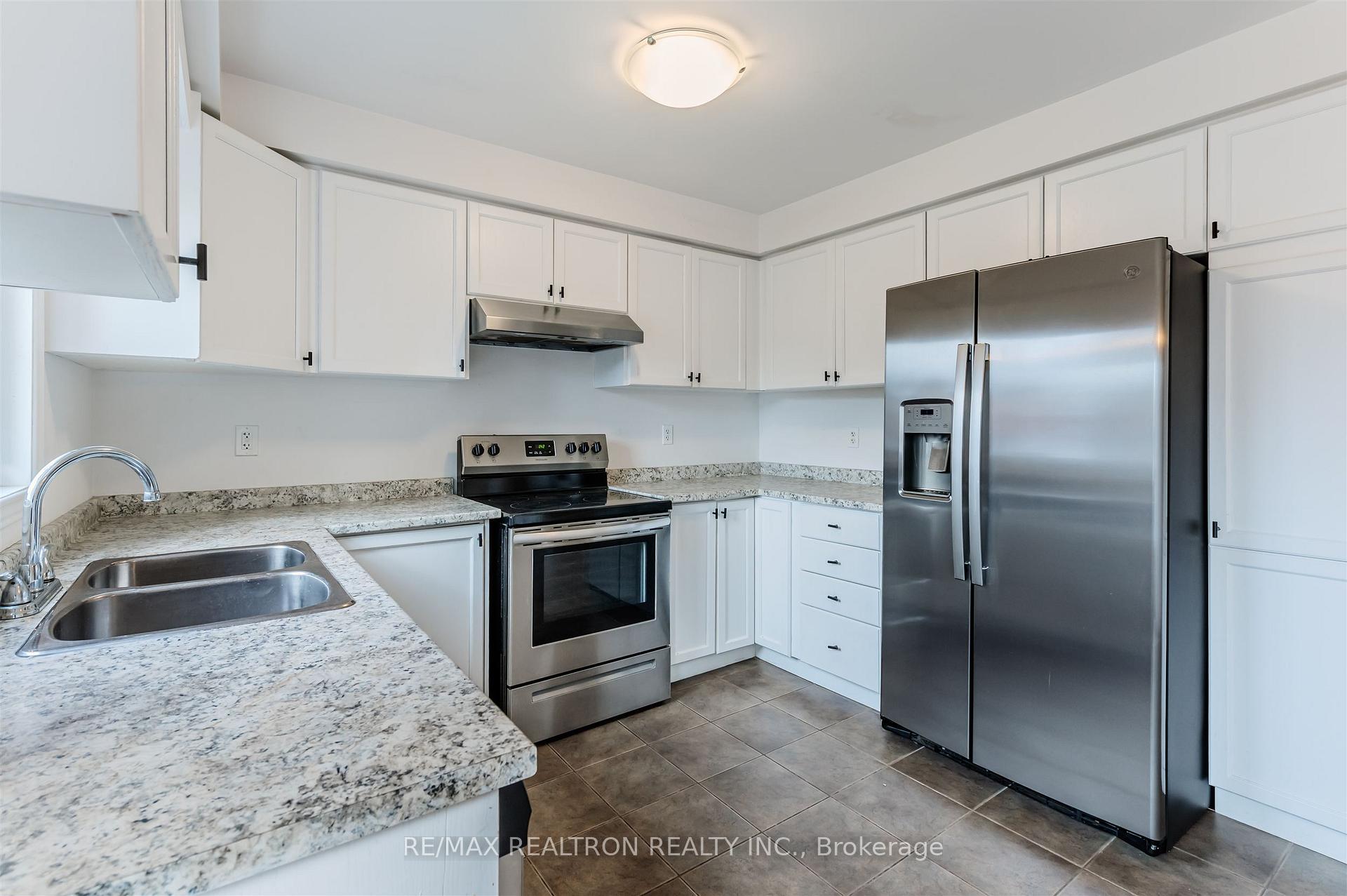 Photo 15 of 76 Argento Crescent, Vaughan, Vellore Village — HOMEH