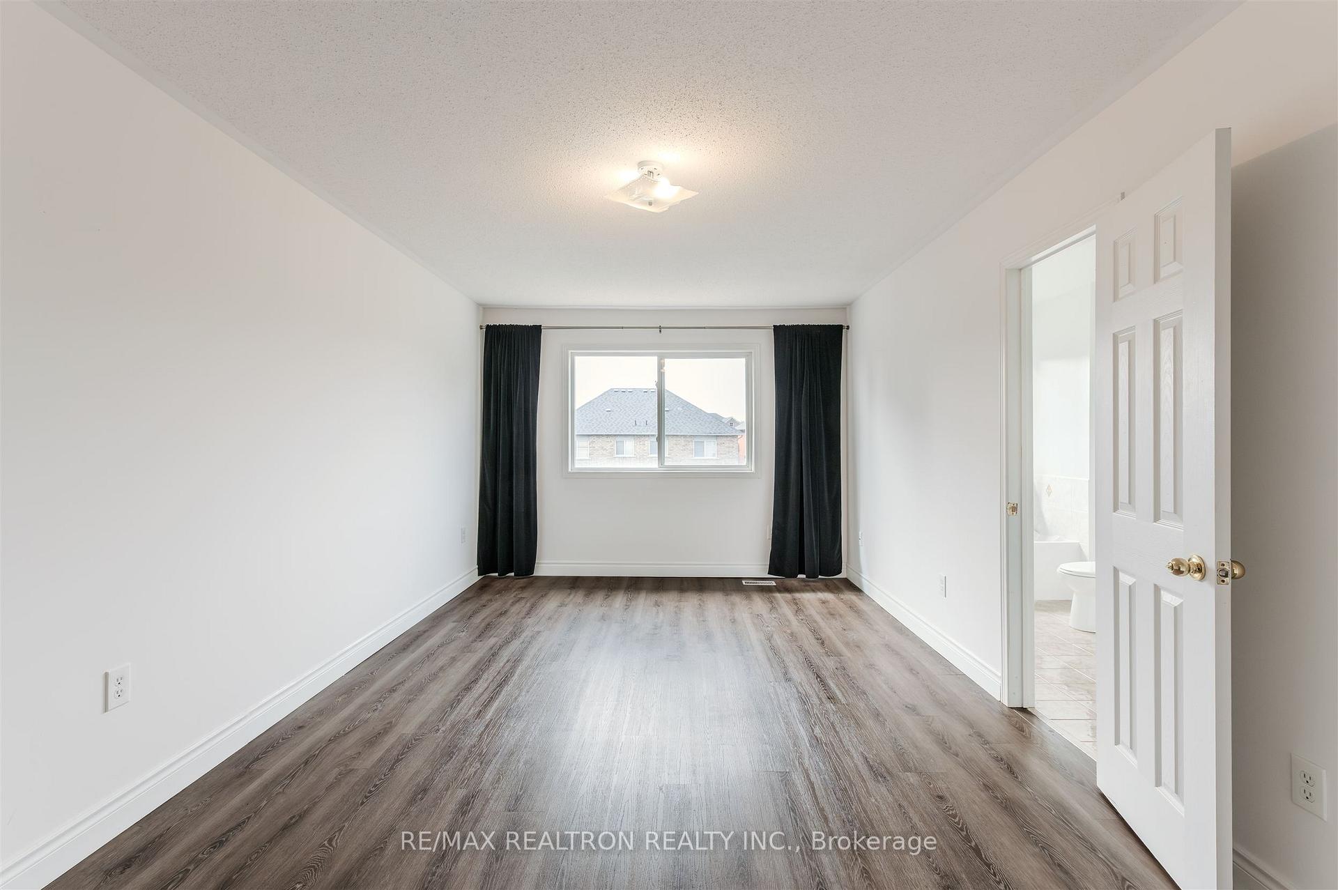 Photo 20 of 76 Argento Crescent, Vaughan, Vellore Village — HOMEH