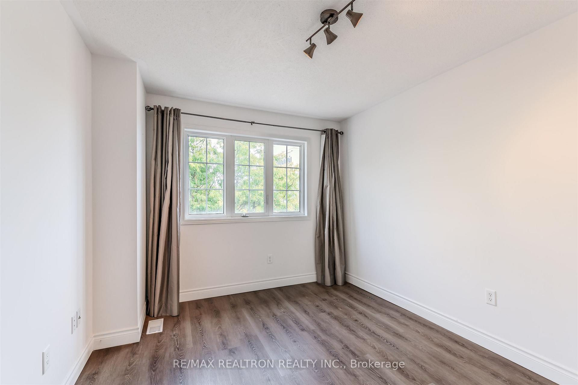 Photo 30 of 76 Argento Crescent, Vaughan, Vellore Village — HOMEH