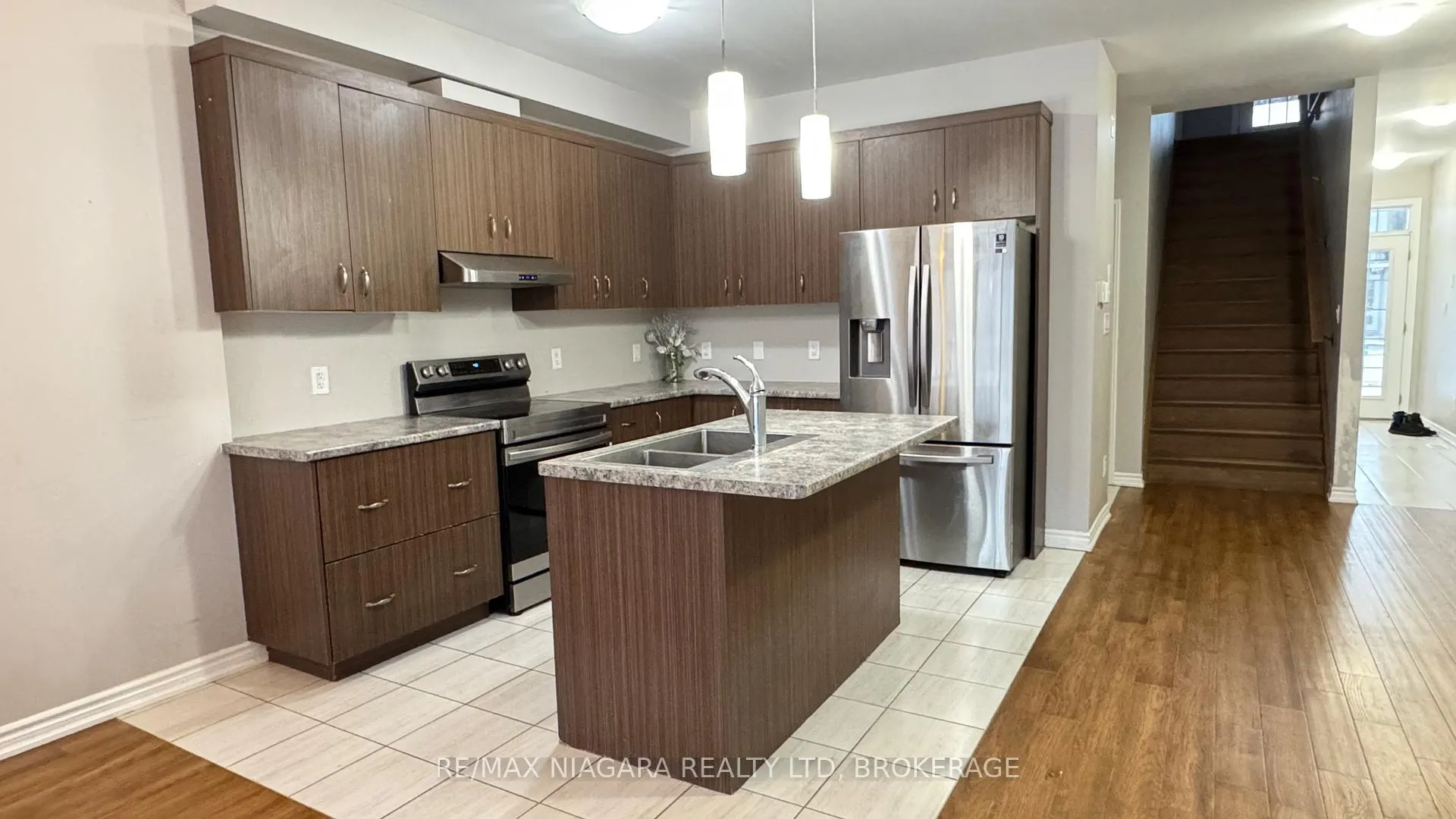 Photo 2 of 263 Louise Street, Welland, Lincoln/Crowland — HOMEH