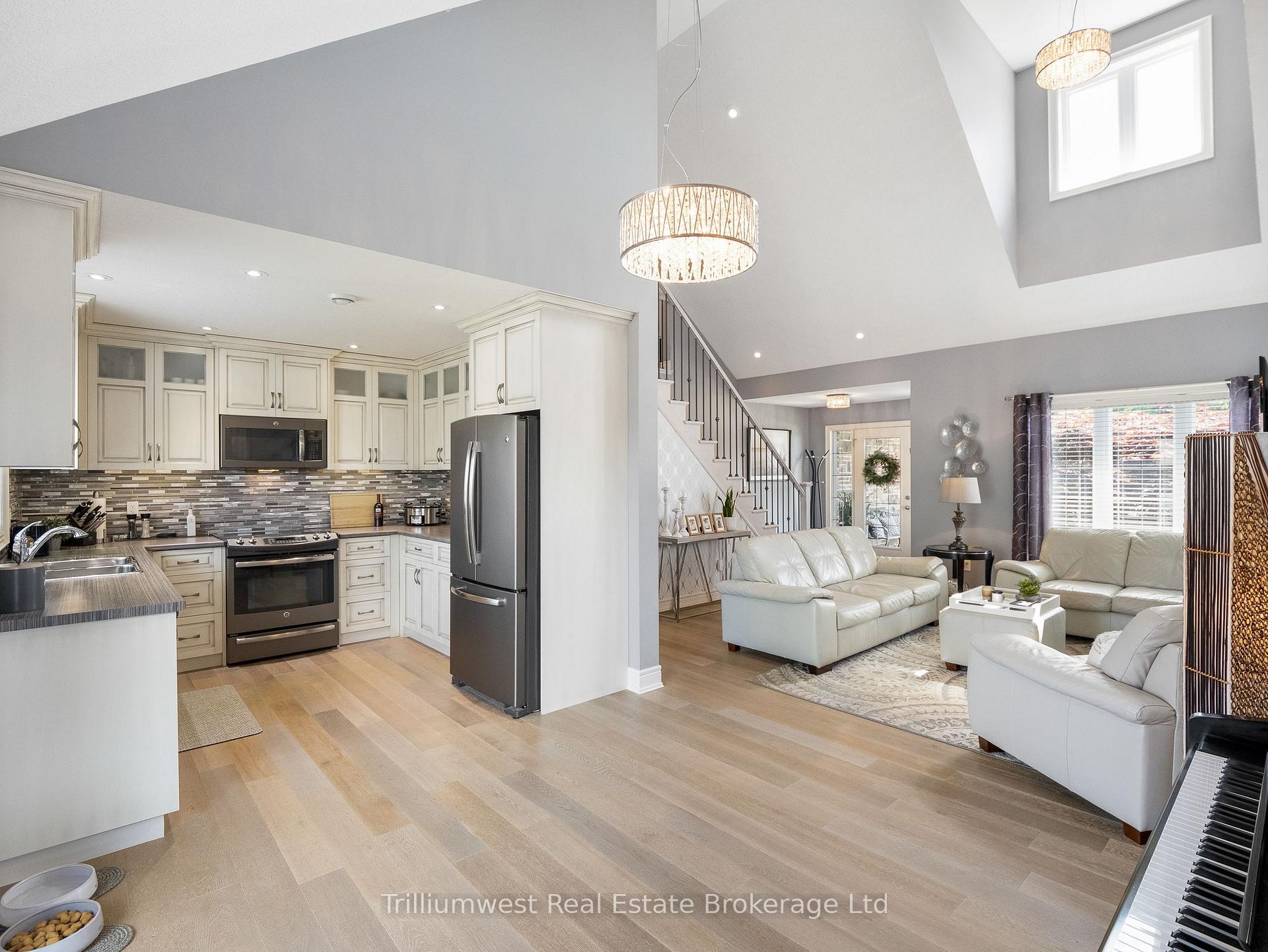 Photo 8 of 112 Ruby's Crescent, Wellington North, Mount Forest — HOMEH