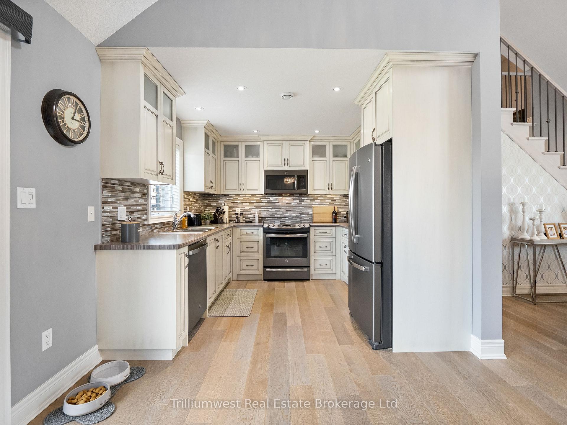 Photo 9 of 112 Ruby's Crescent, Wellington North, Mount Forest — HOMEH