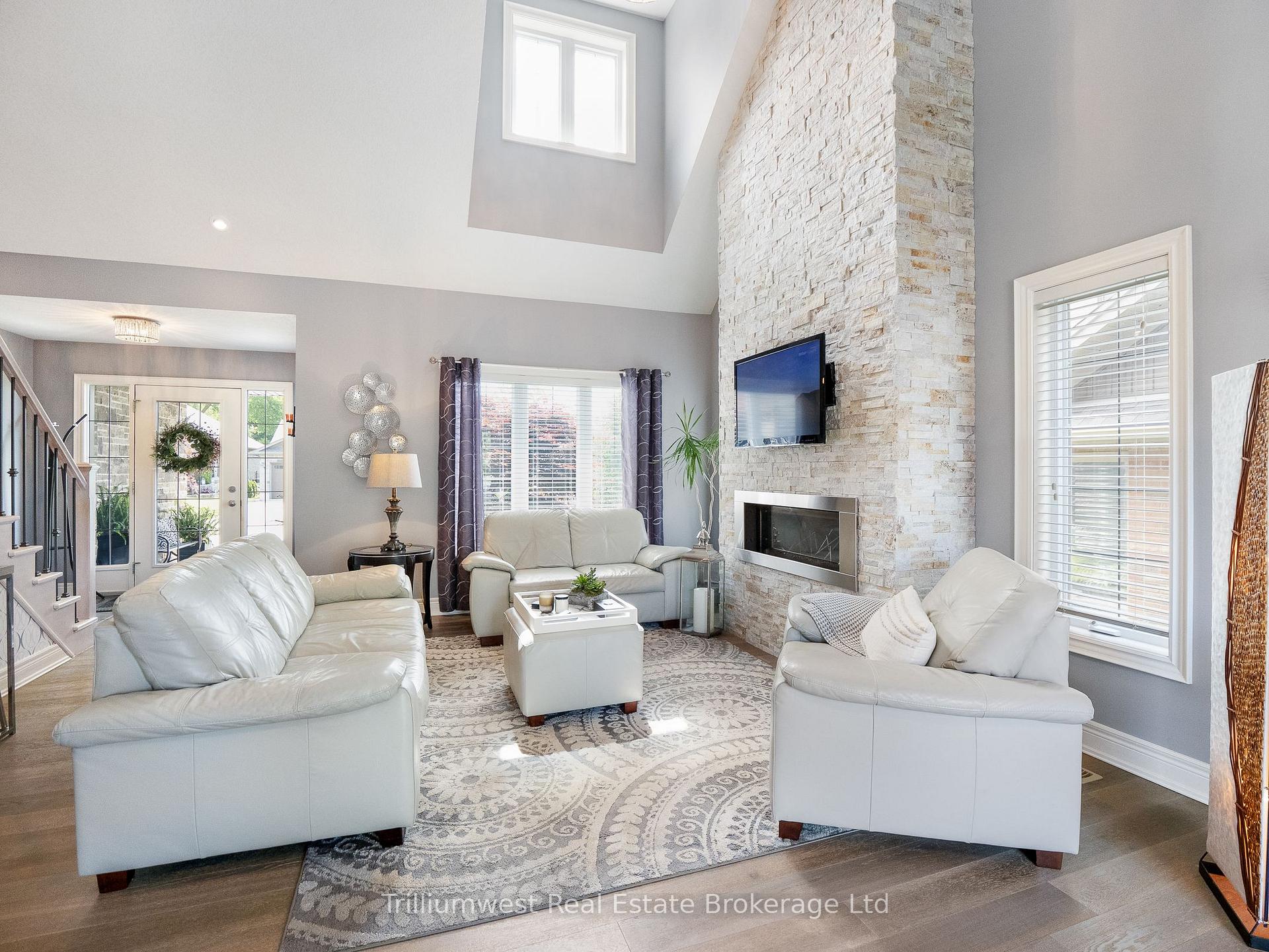 Photo 10 of 112 Ruby's Crescent, Wellington North, Mount Forest — HOMEH