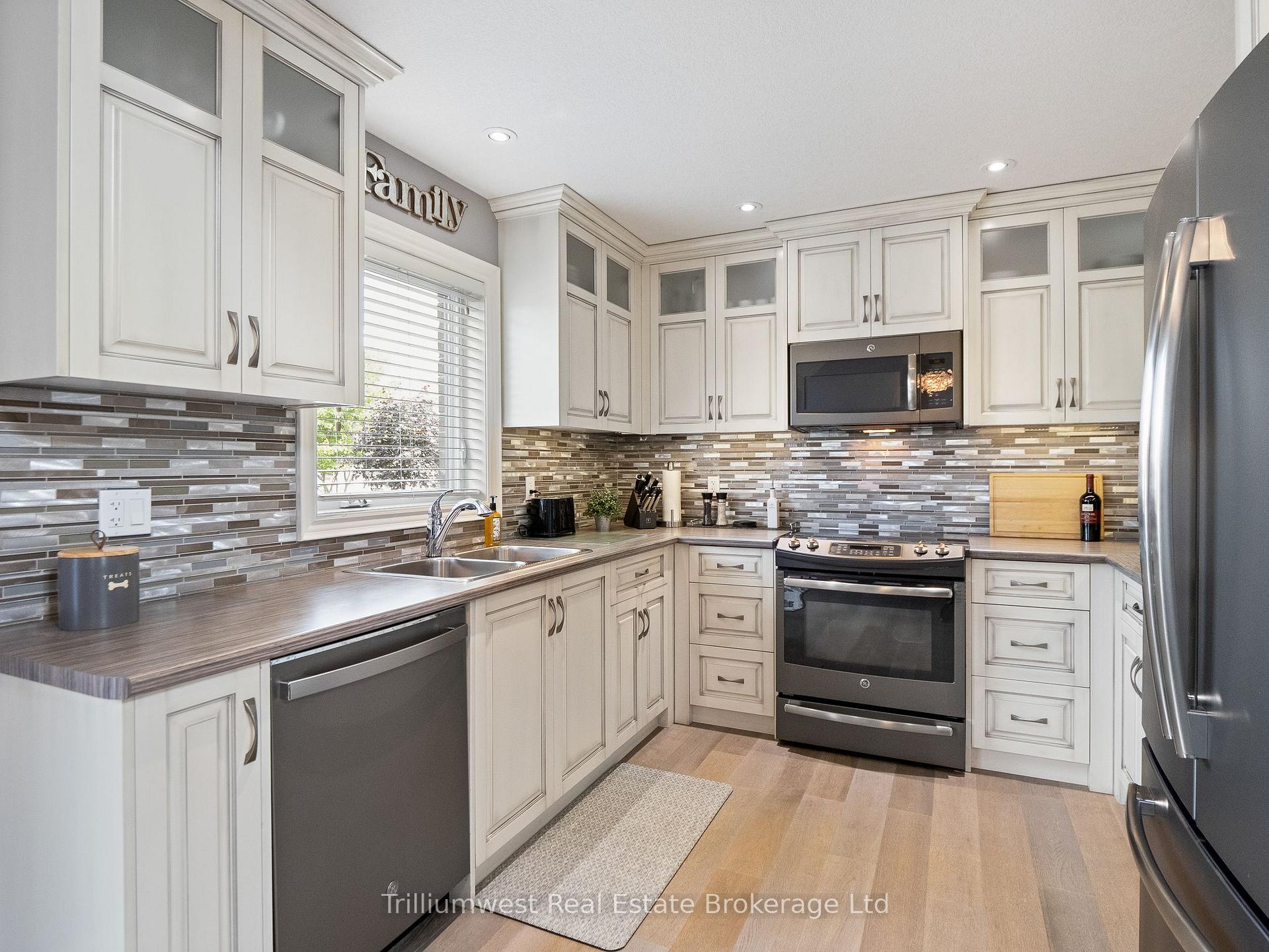 Photo 11 of 112 Ruby's Crescent, Wellington North, Mount Forest — HOMEH