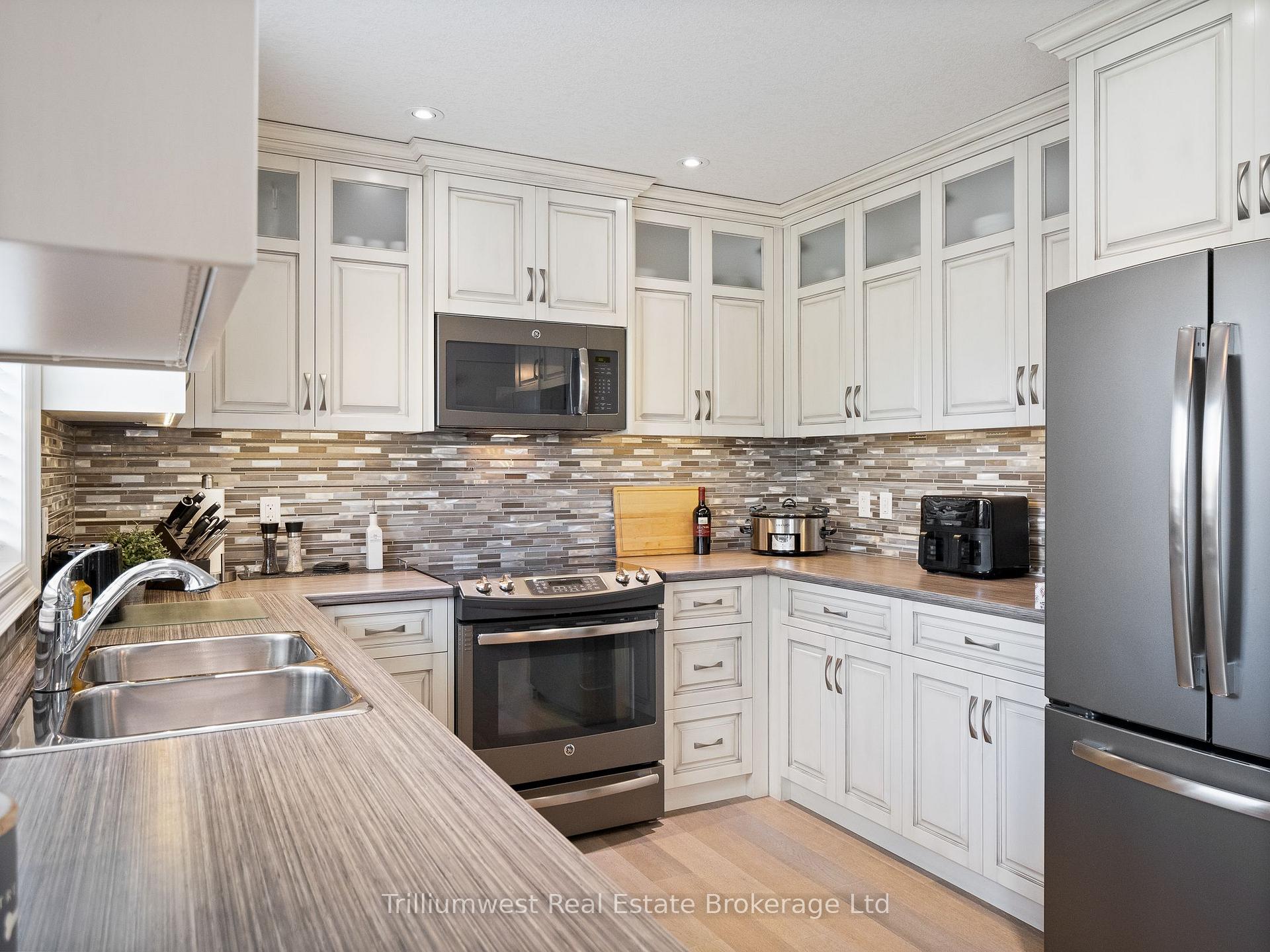 Photo 12 of 112 Ruby's Crescent, Wellington North, Mount Forest — HOMEH