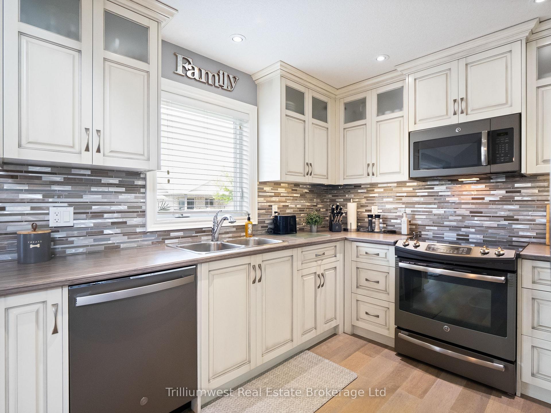 Photo 13 of 112 Ruby's Crescent, Wellington North, Mount Forest — HOMEH