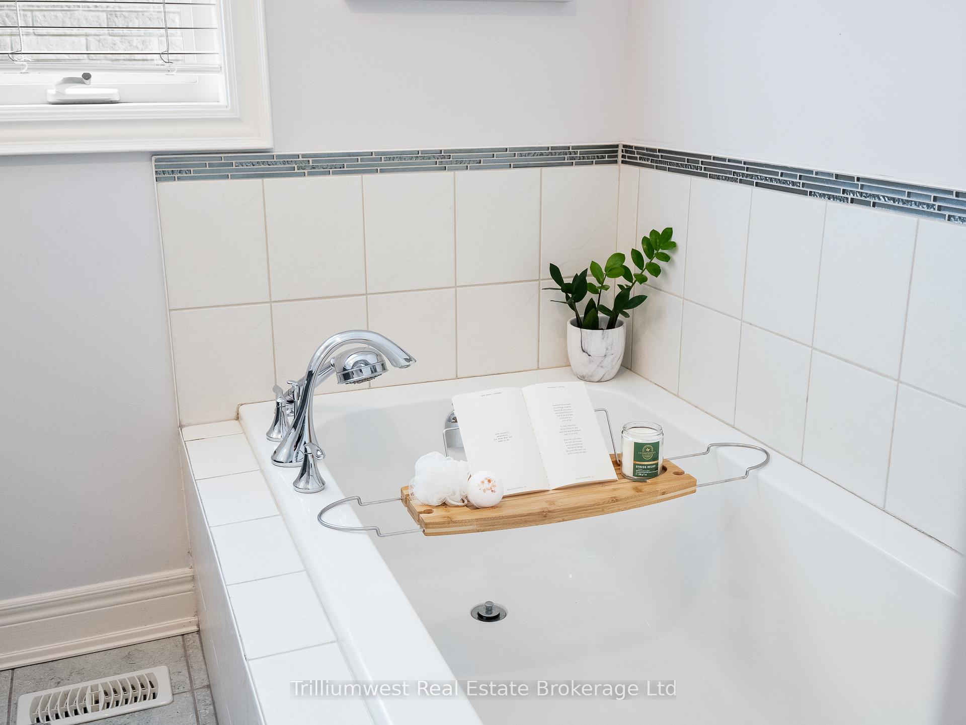 Photo 34 of 112 Ruby's Crescent, Wellington North, Mount Forest — HOMEH