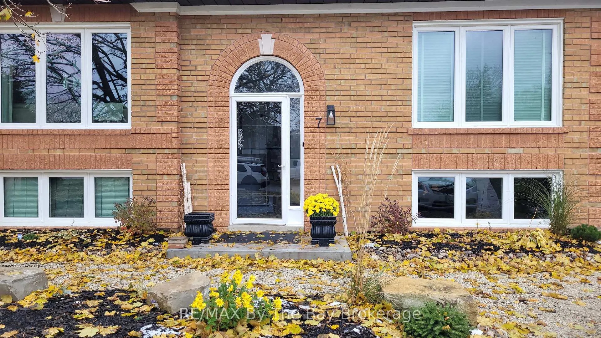 Front of Unit 2, 7 Harbour Crescent