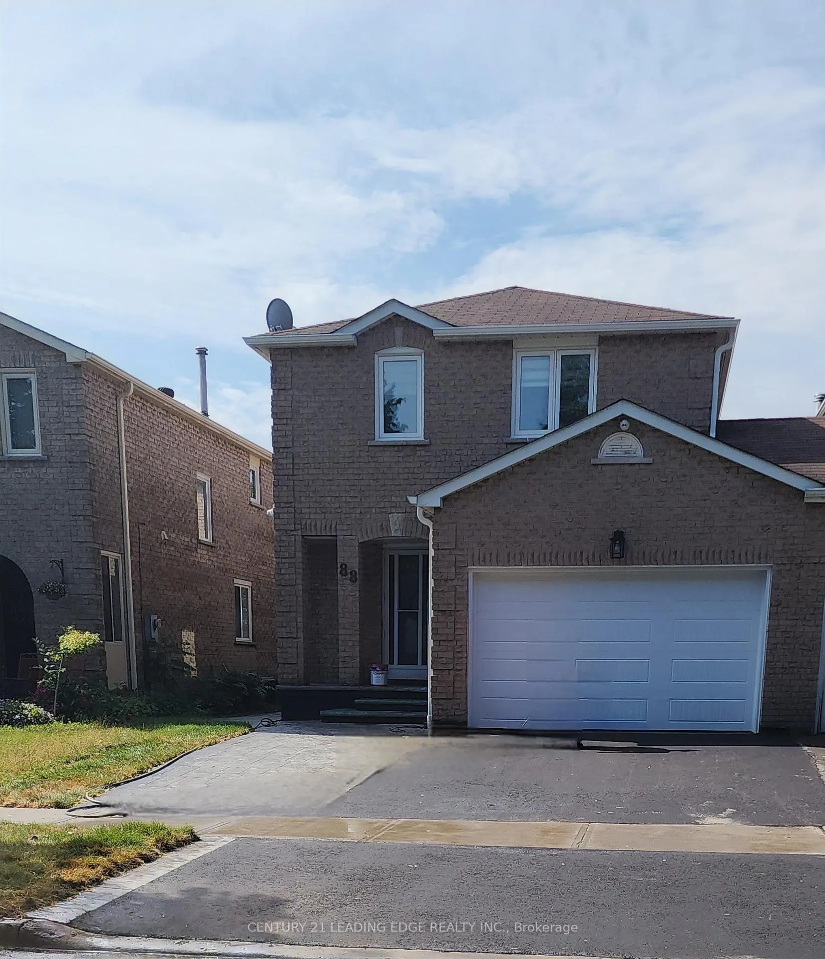 Front of Unit Upper, 88 Hewitt Crescent
