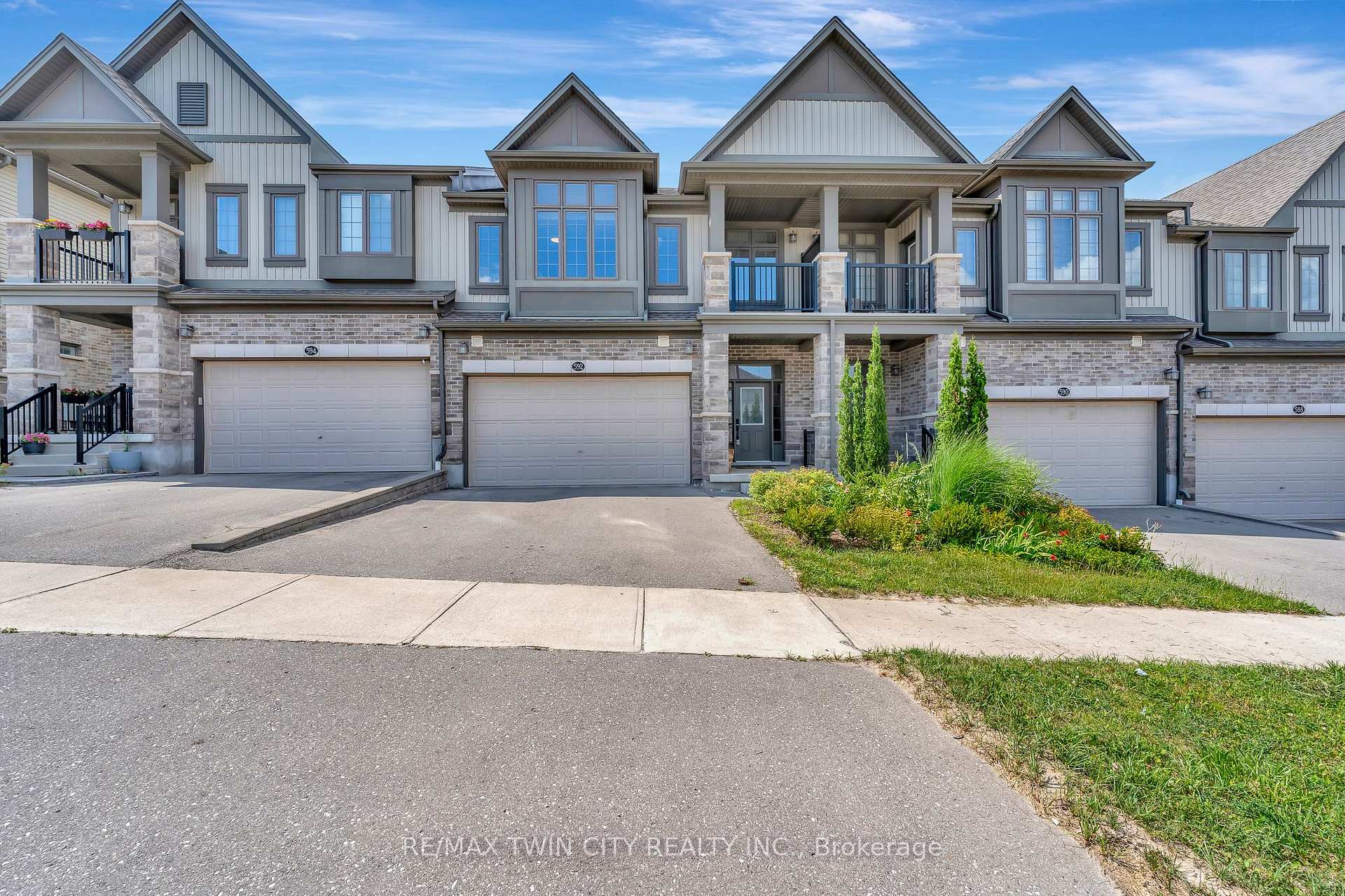 Photo 2 of 592 Mayapple Street, Waterloo, Columbia Forest — HOMEH