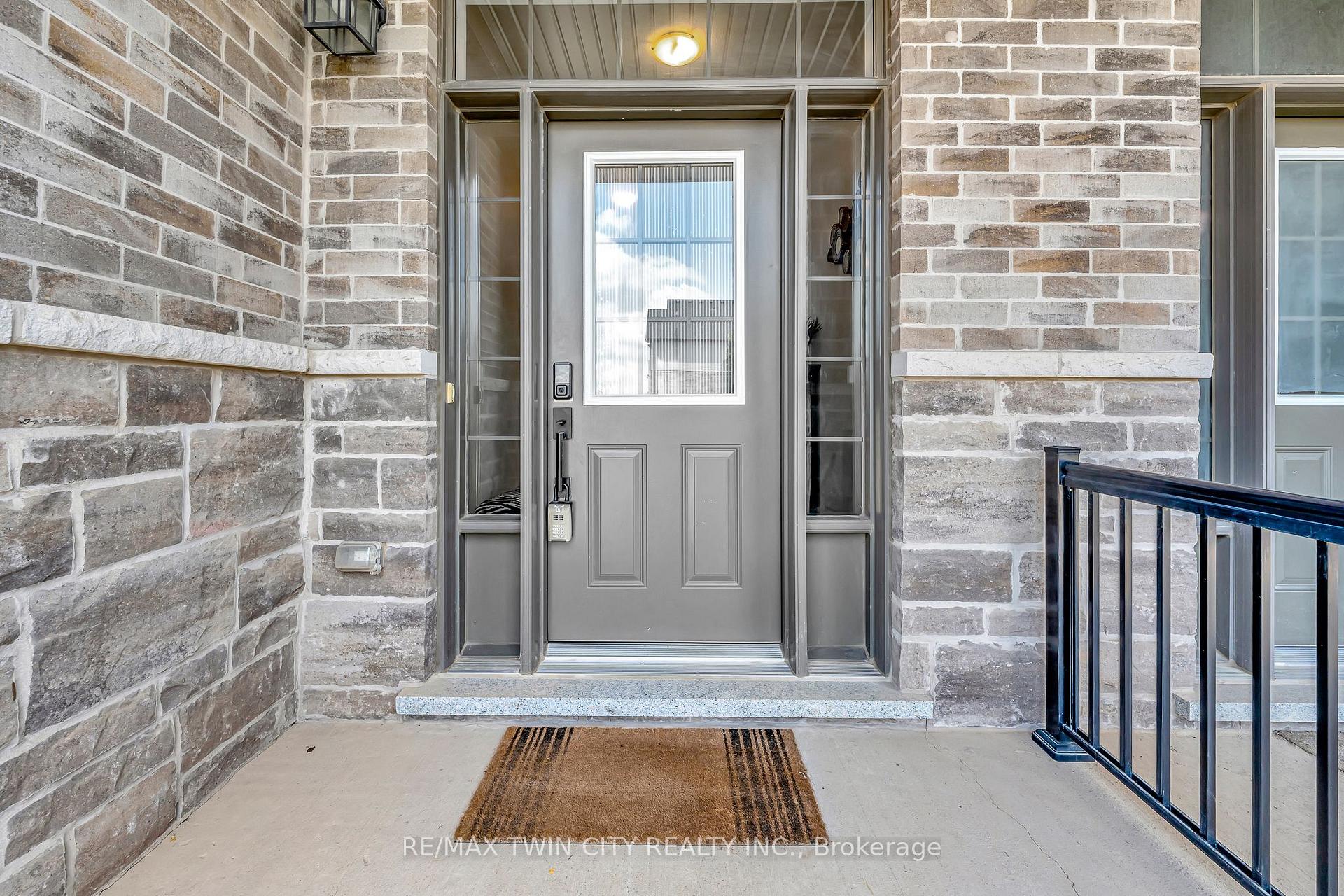 Photo 3 of 592 Mayapple Street, Waterloo, Columbia Forest — HOMEH
