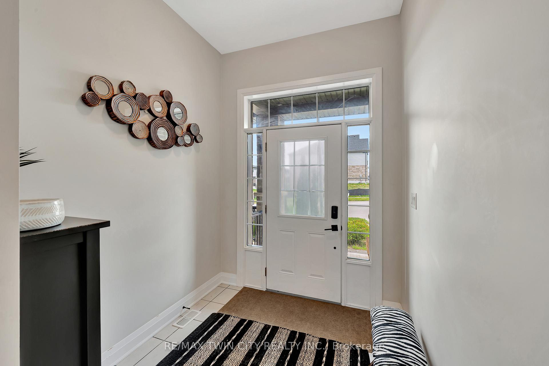 Photo 4 of 592 Mayapple Street, Waterloo, Columbia Forest — HOMEH