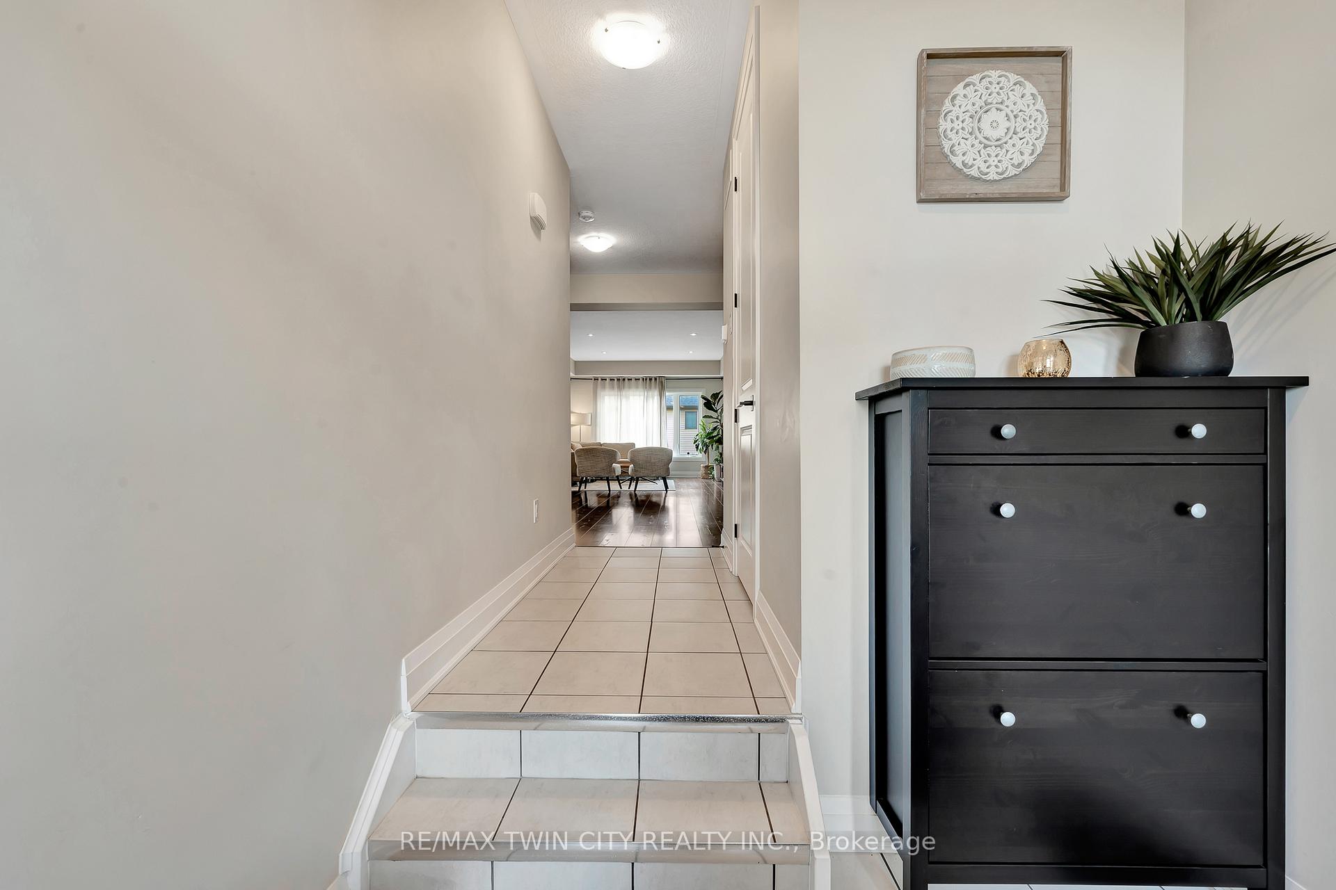 Photo 5 of 592 Mayapple Street, Waterloo, Columbia Forest — HOMEH