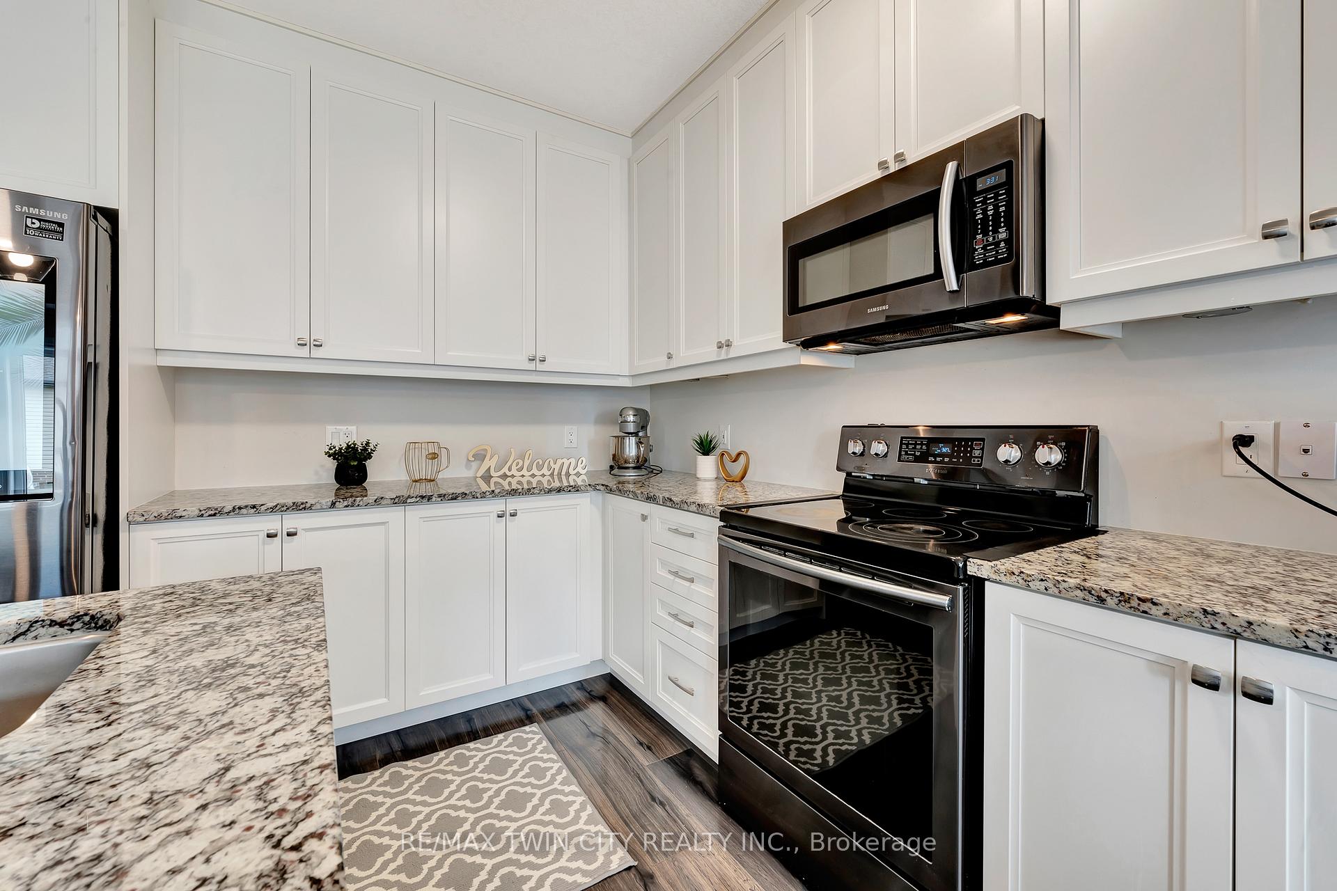 Photo 10 of 592 Mayapple Street, Waterloo, Columbia Forest — HOMEH