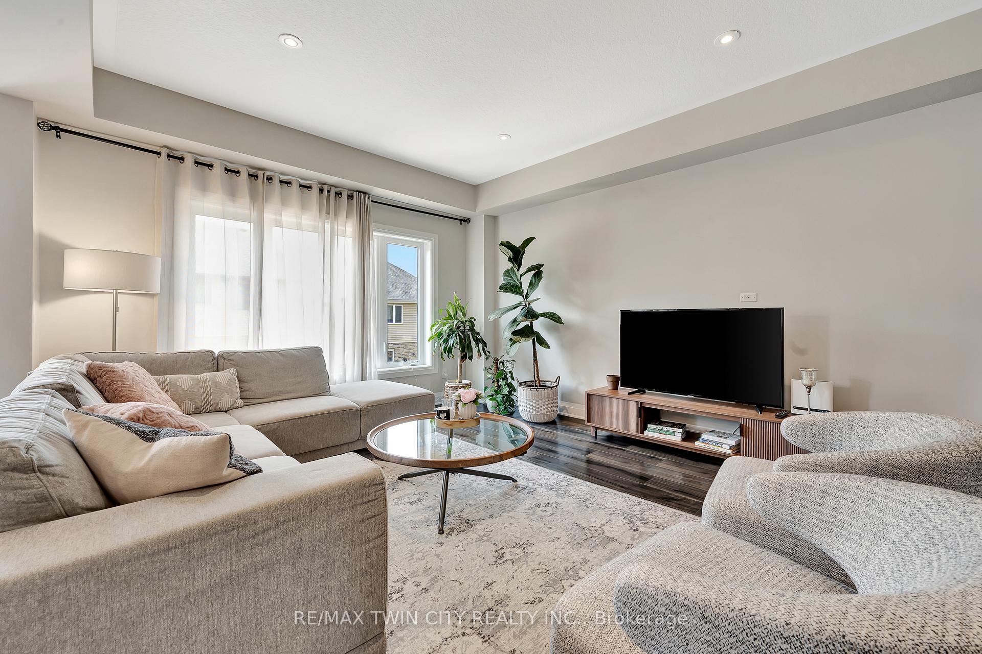 Photo 14 of 592 Mayapple Street, Waterloo, Columbia Forest — HOMEH