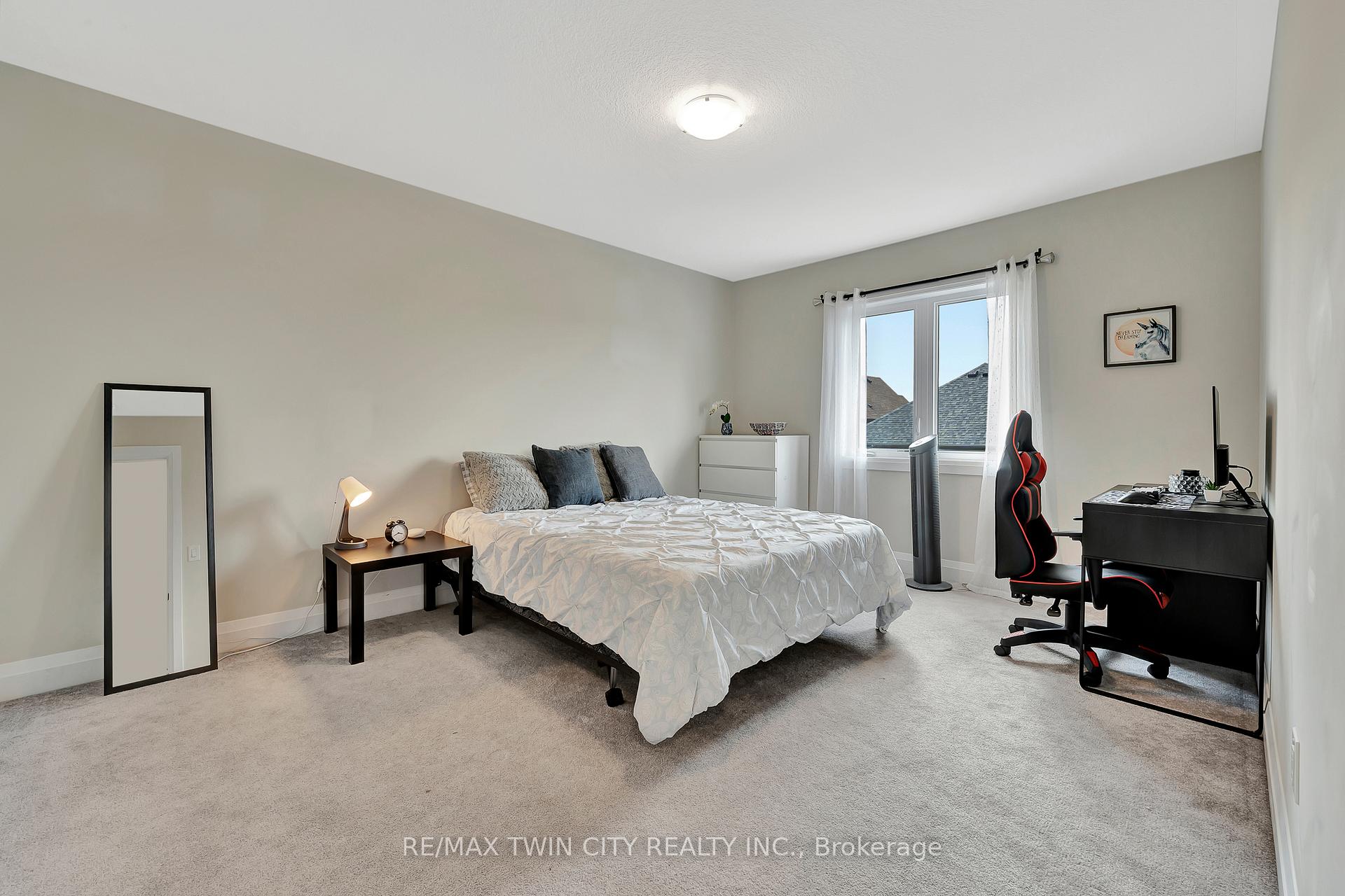 Photo 30 of 592 Mayapple Street, Waterloo, Columbia Forest — HOMEH