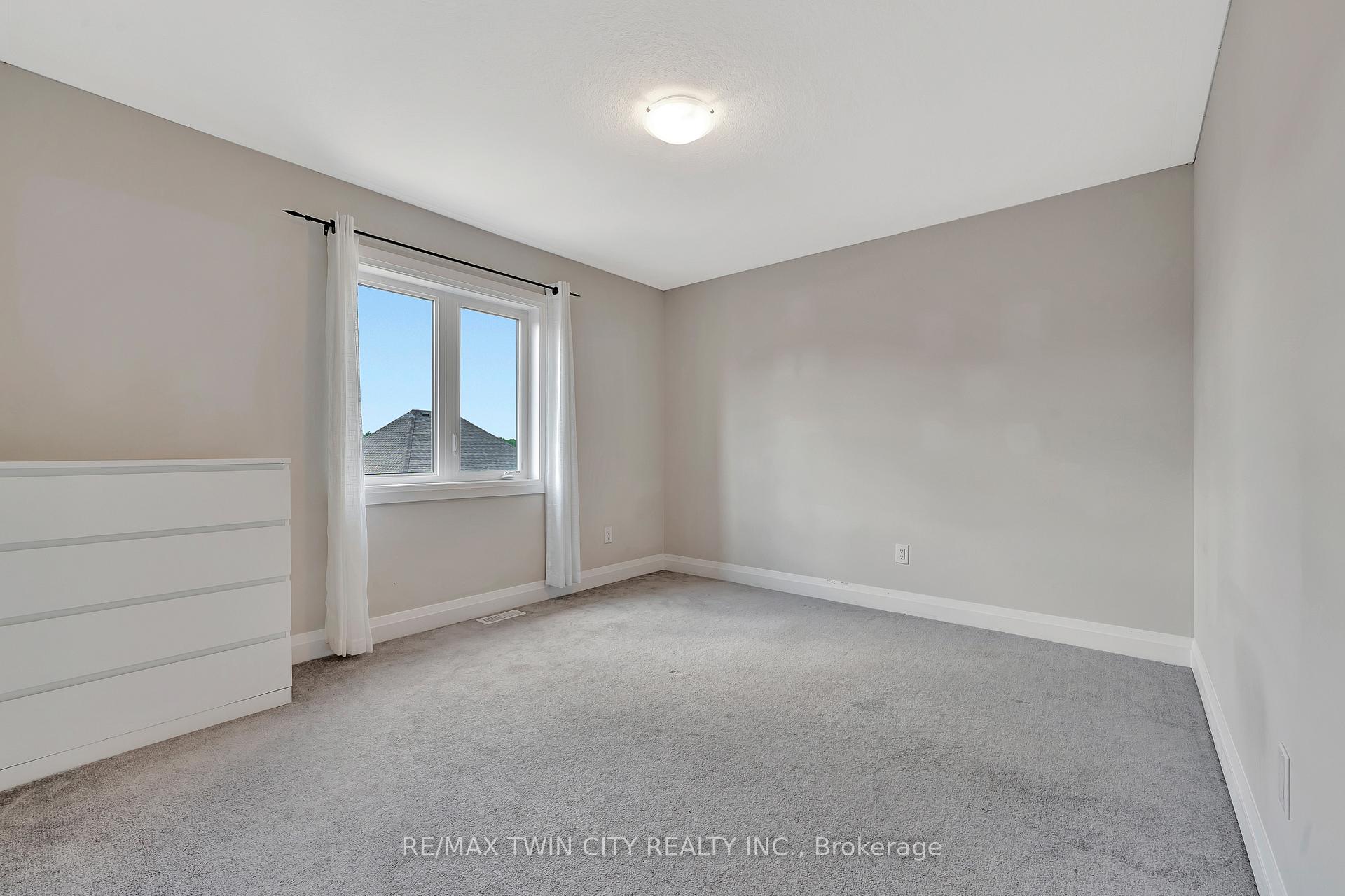 Photo 32 of 592 Mayapple Street, Waterloo, Columbia Forest — HOMEH