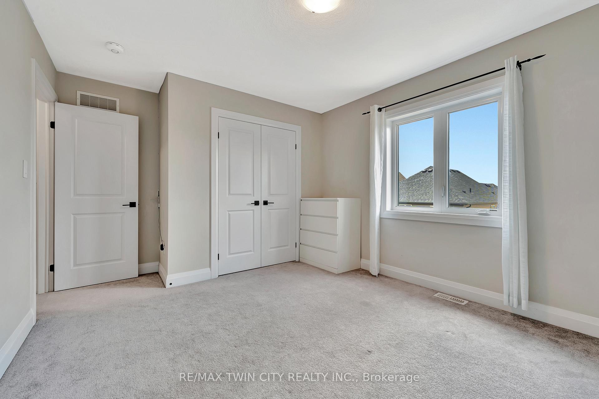 Photo 33 of 592 Mayapple Street, Waterloo, Columbia Forest — HOMEH