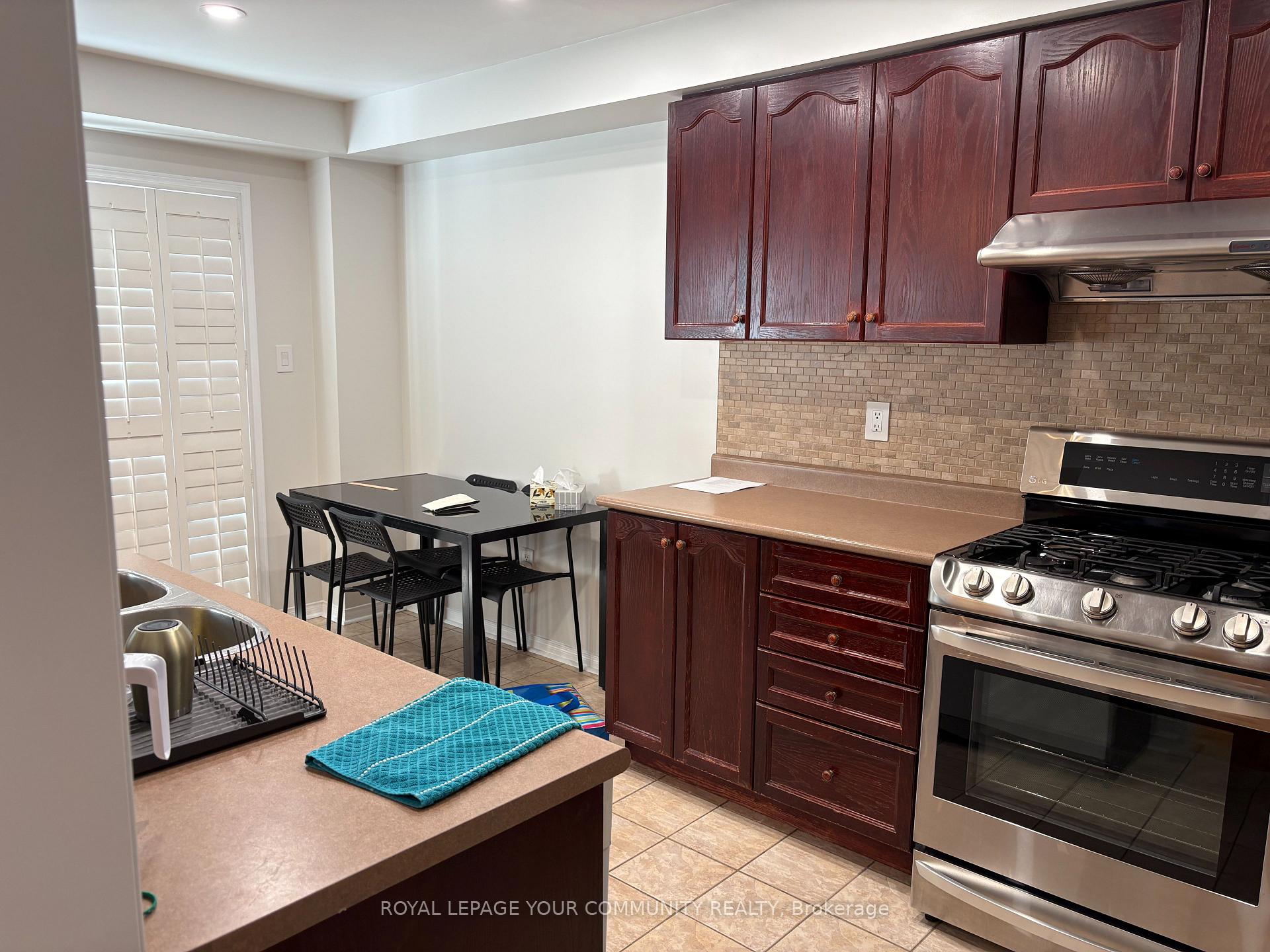 Photo 9 of 146 Hollywood Hill Circle, Vaughan, Vellore Village — HOMEH