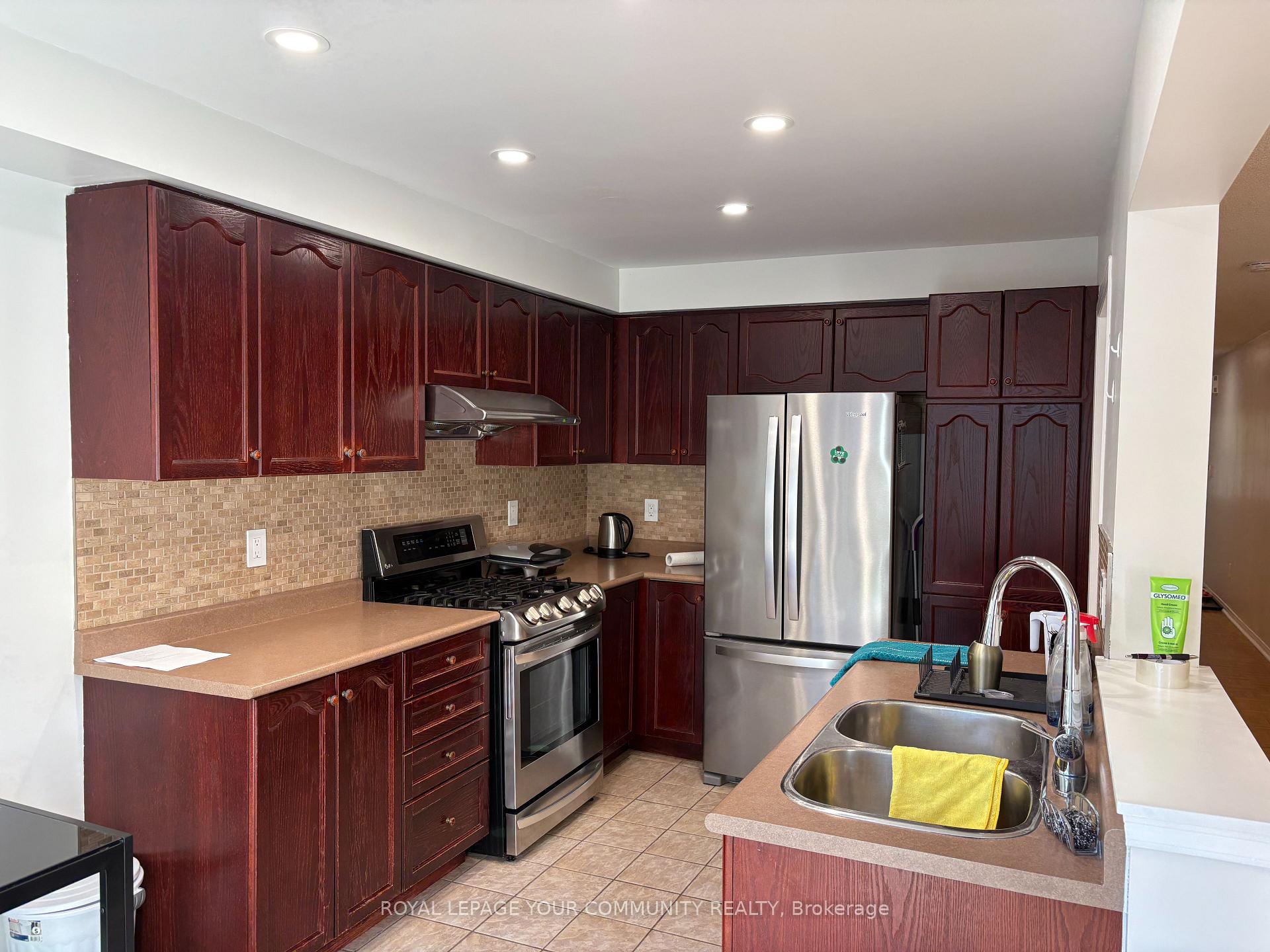 Photo 11 of 146 Hollywood Hill Circle, Vaughan, Vellore Village — HOMEH