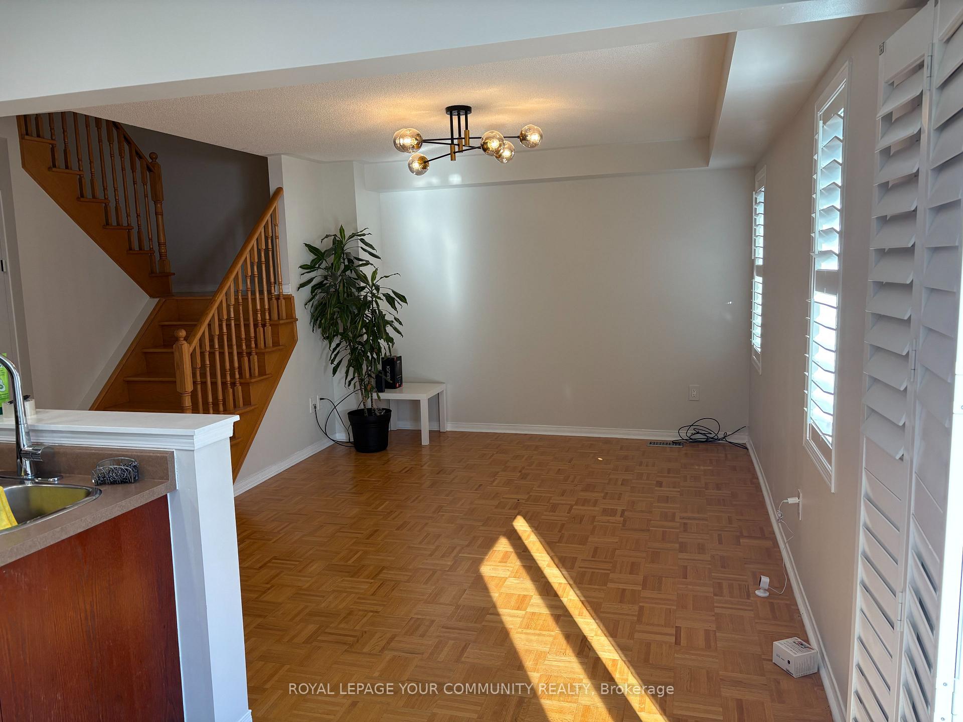 Photo 12 of 146 Hollywood Hill Circle, Vaughan, Vellore Village — HOMEH