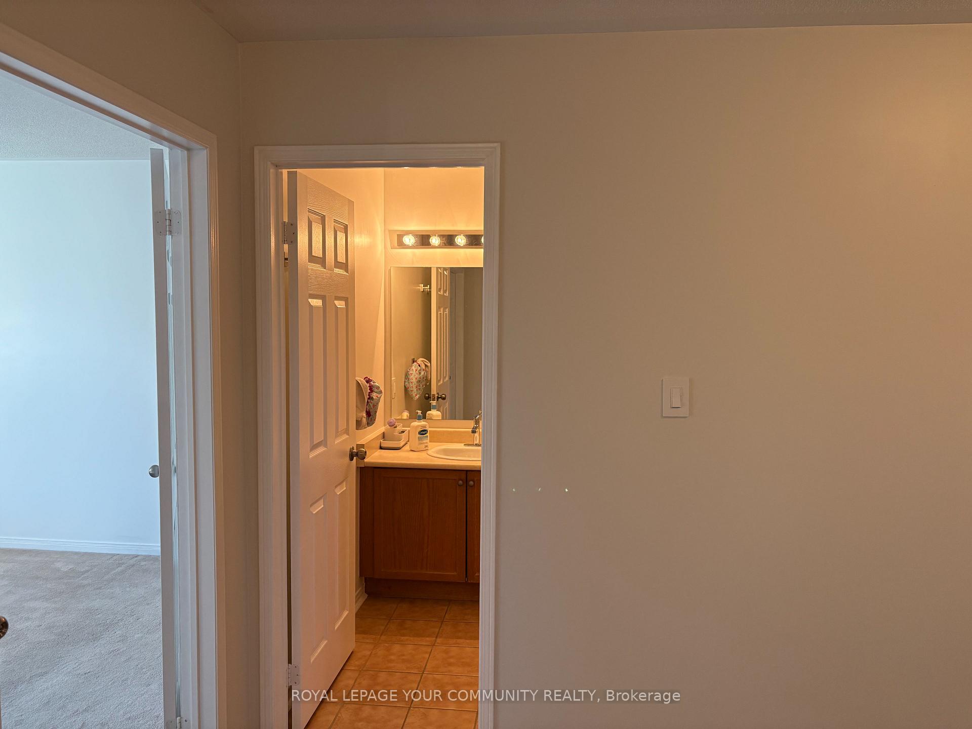 Photo 13 of 146 Hollywood Hill Circle, Vaughan, Vellore Village — HOMEH