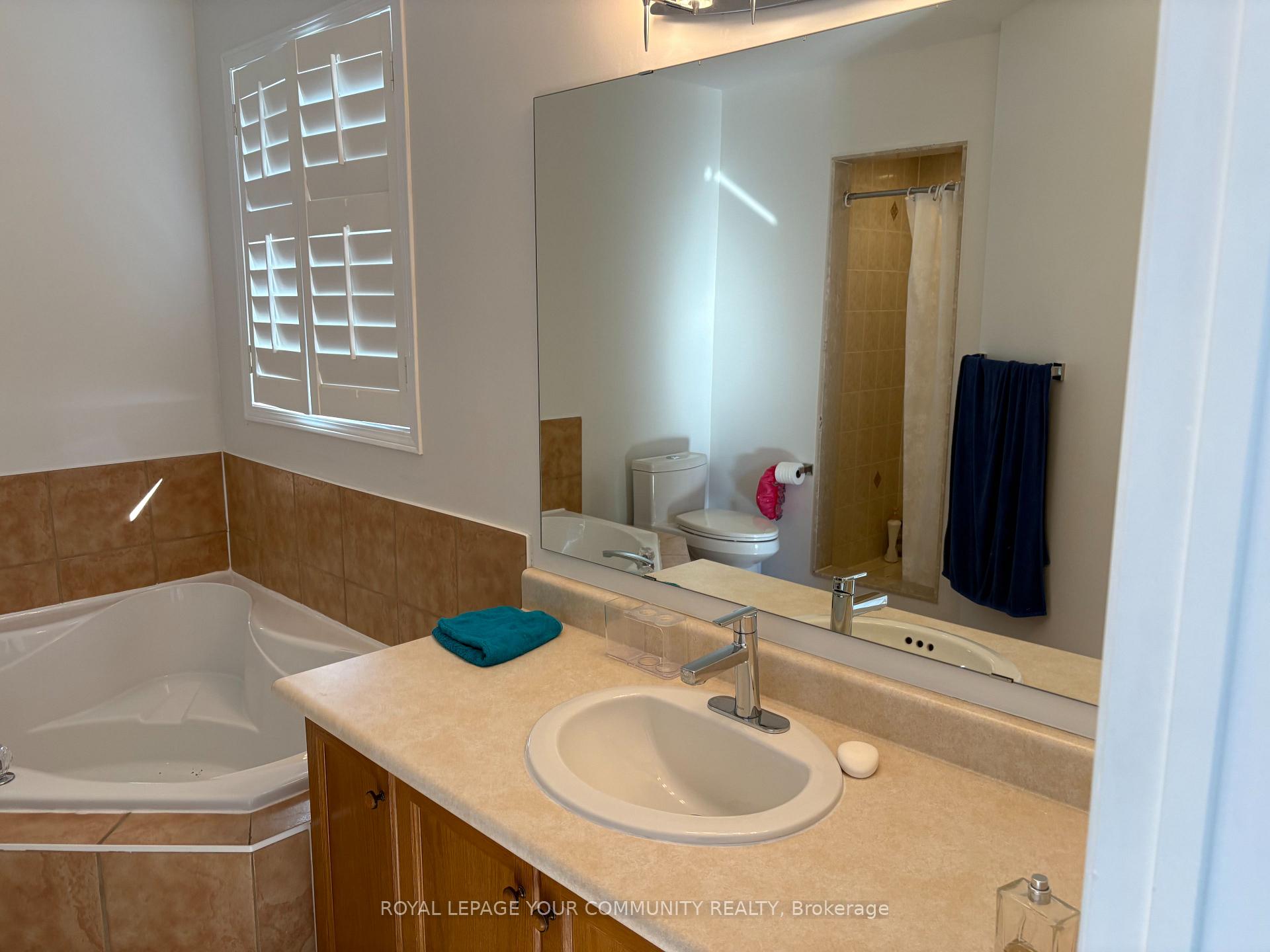 Photo 17 of 146 Hollywood Hill Circle, Vaughan, Vellore Village — HOMEH
