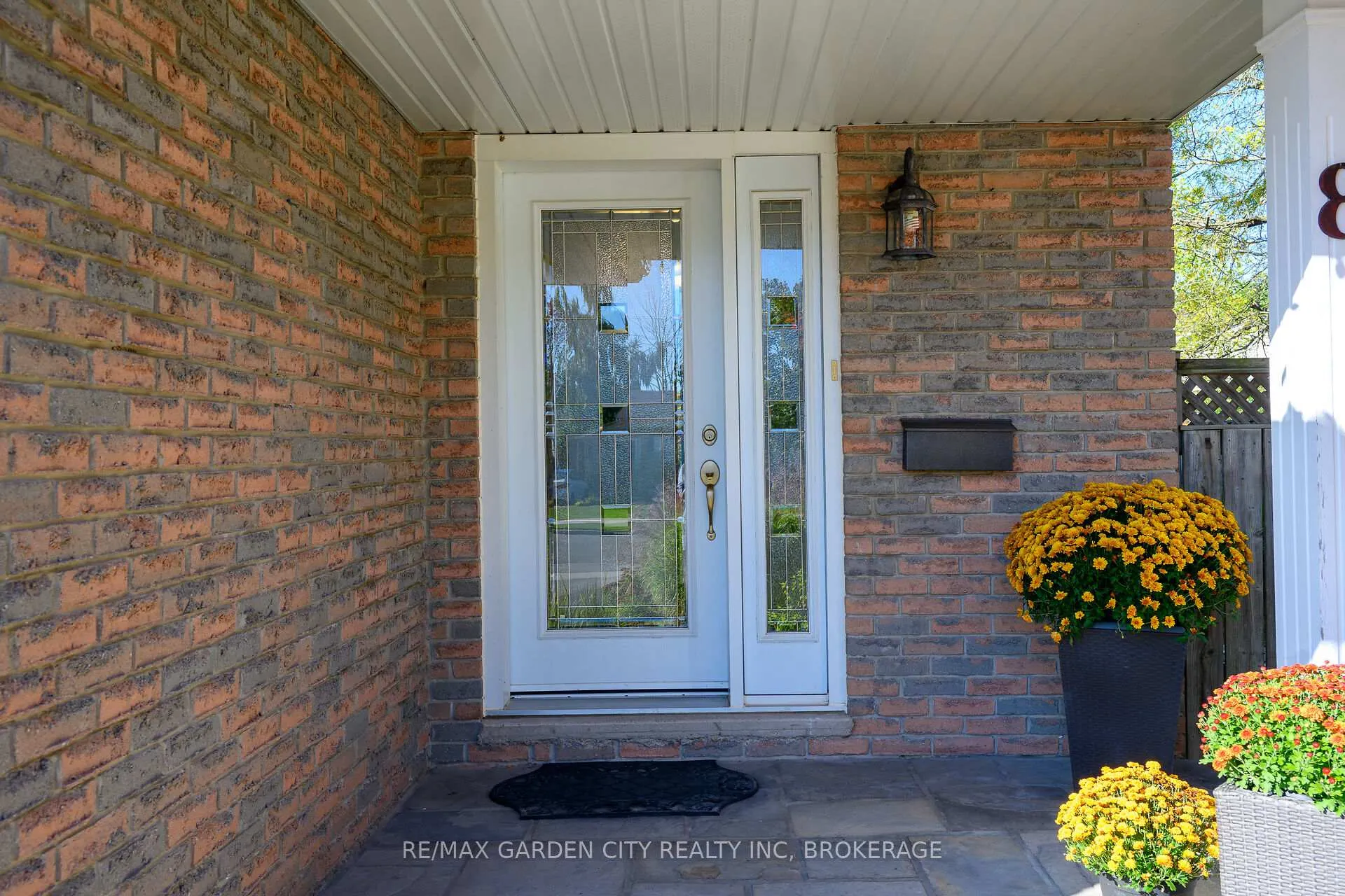 Photo 2 of 82 Terrace Avenue, Welland, Broadway — HOMEH