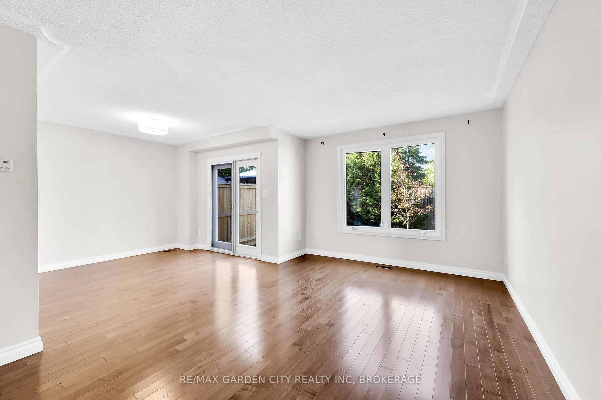 Photo 7 of 82 Terrace Avenue, Welland, Broadway — HOMEH