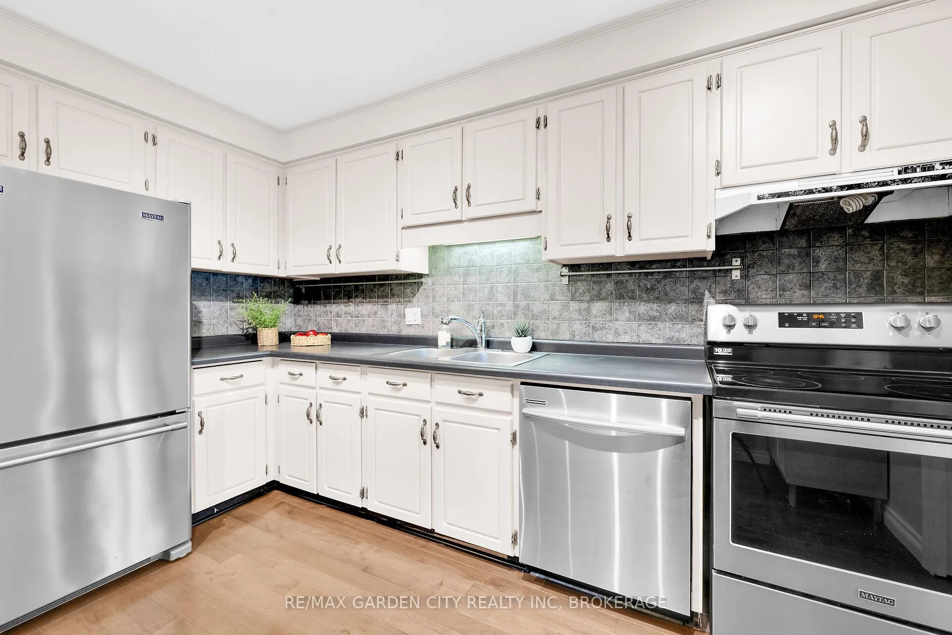 Photo 11 of 82 Terrace Avenue, Welland, Broadway — HOMEH