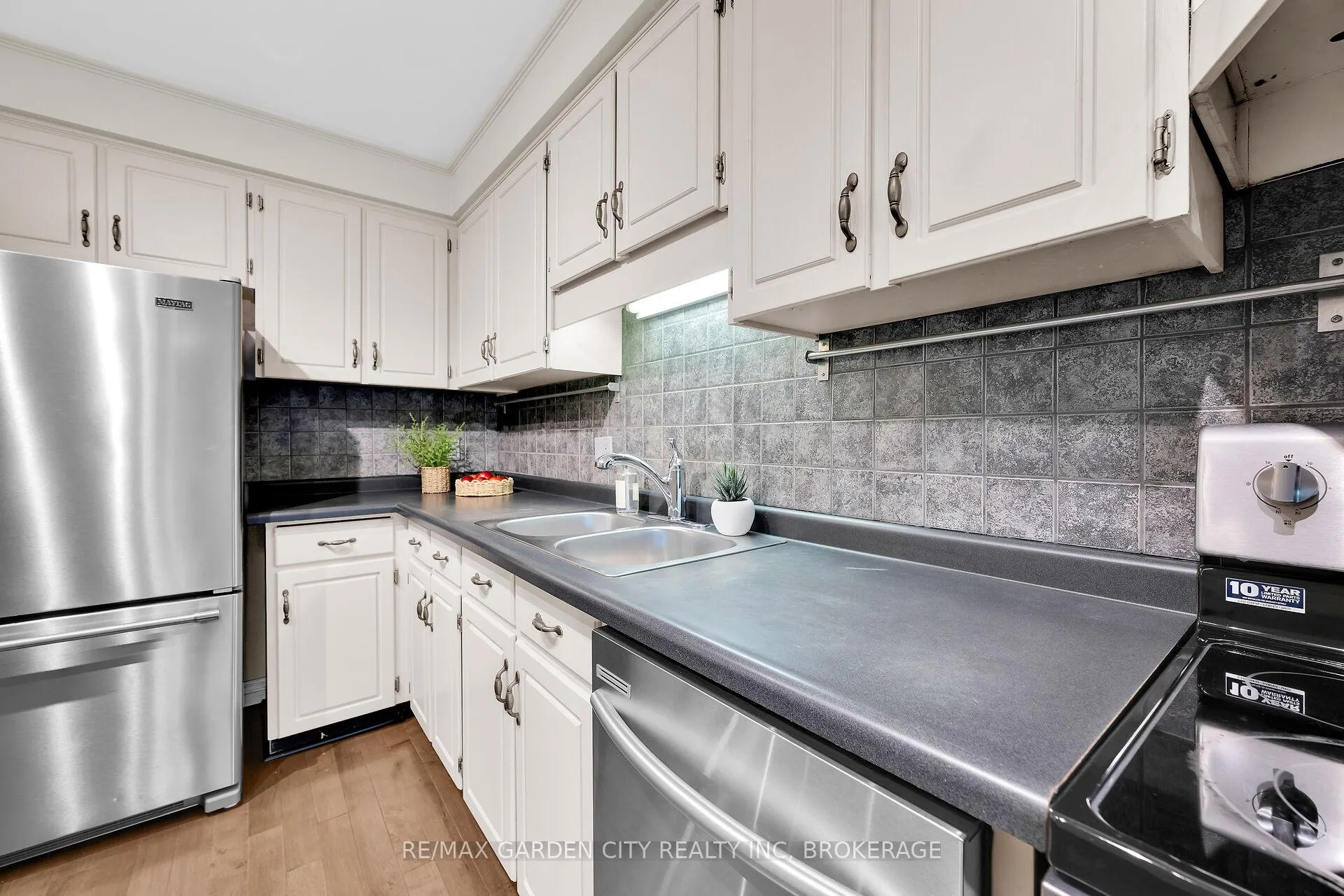 Photo 12 of 82 Terrace Avenue, Welland, Broadway — HOMEH