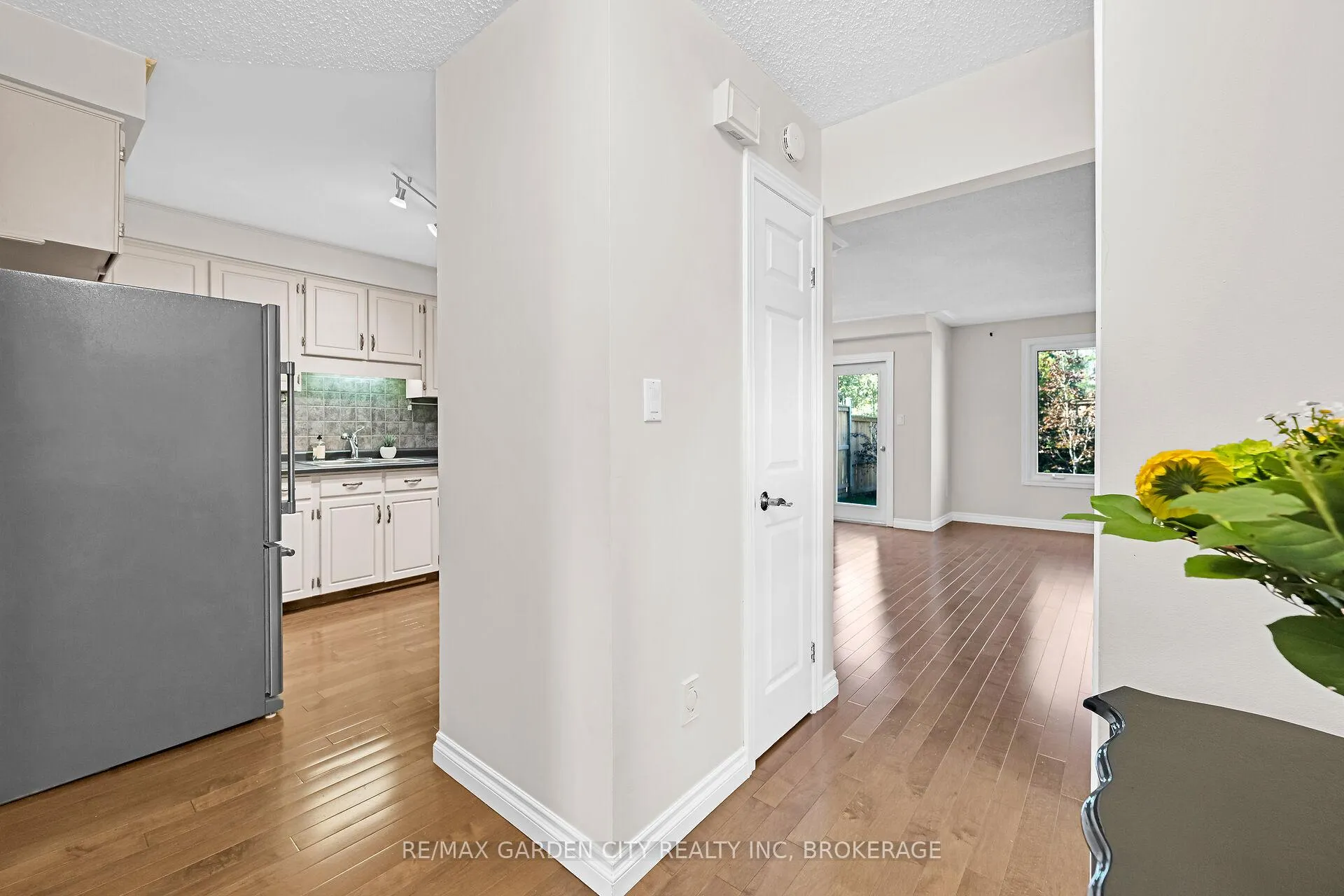 Photo 16 of 82 Terrace Avenue, Welland, Broadway — HOMEH