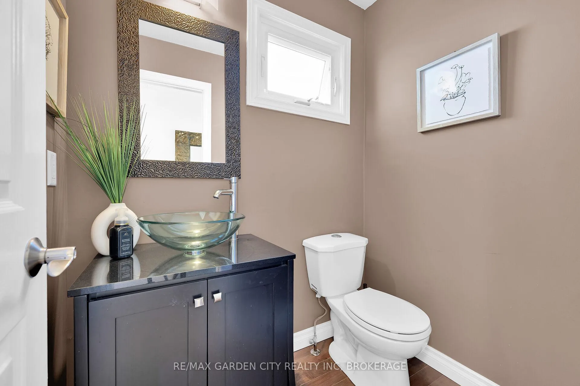 Photo 18 of 82 Terrace Avenue, Welland, Broadway — HOMEH