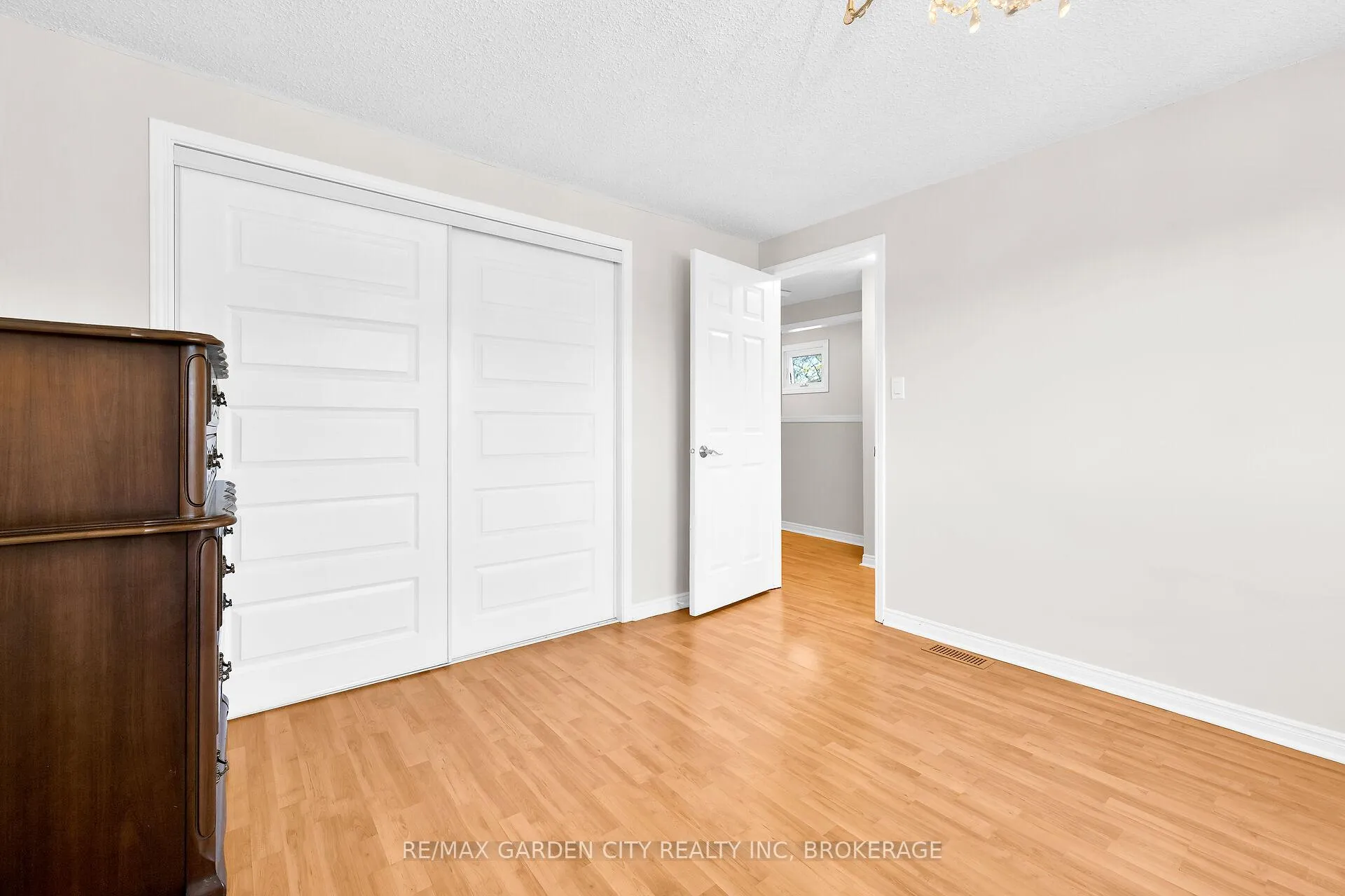 Photo 30 of 82 Terrace Avenue, Welland, Broadway — HOMEH