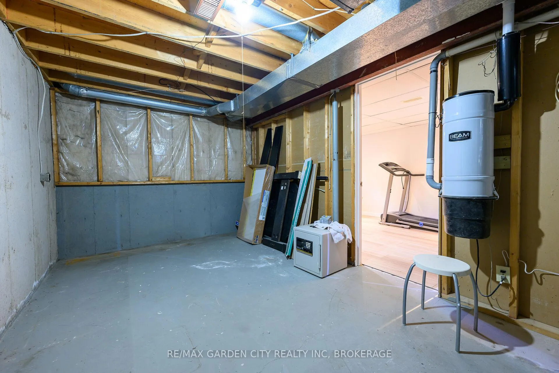 Photo 38 of 82 Terrace Avenue, Welland, Broadway — HOMEH