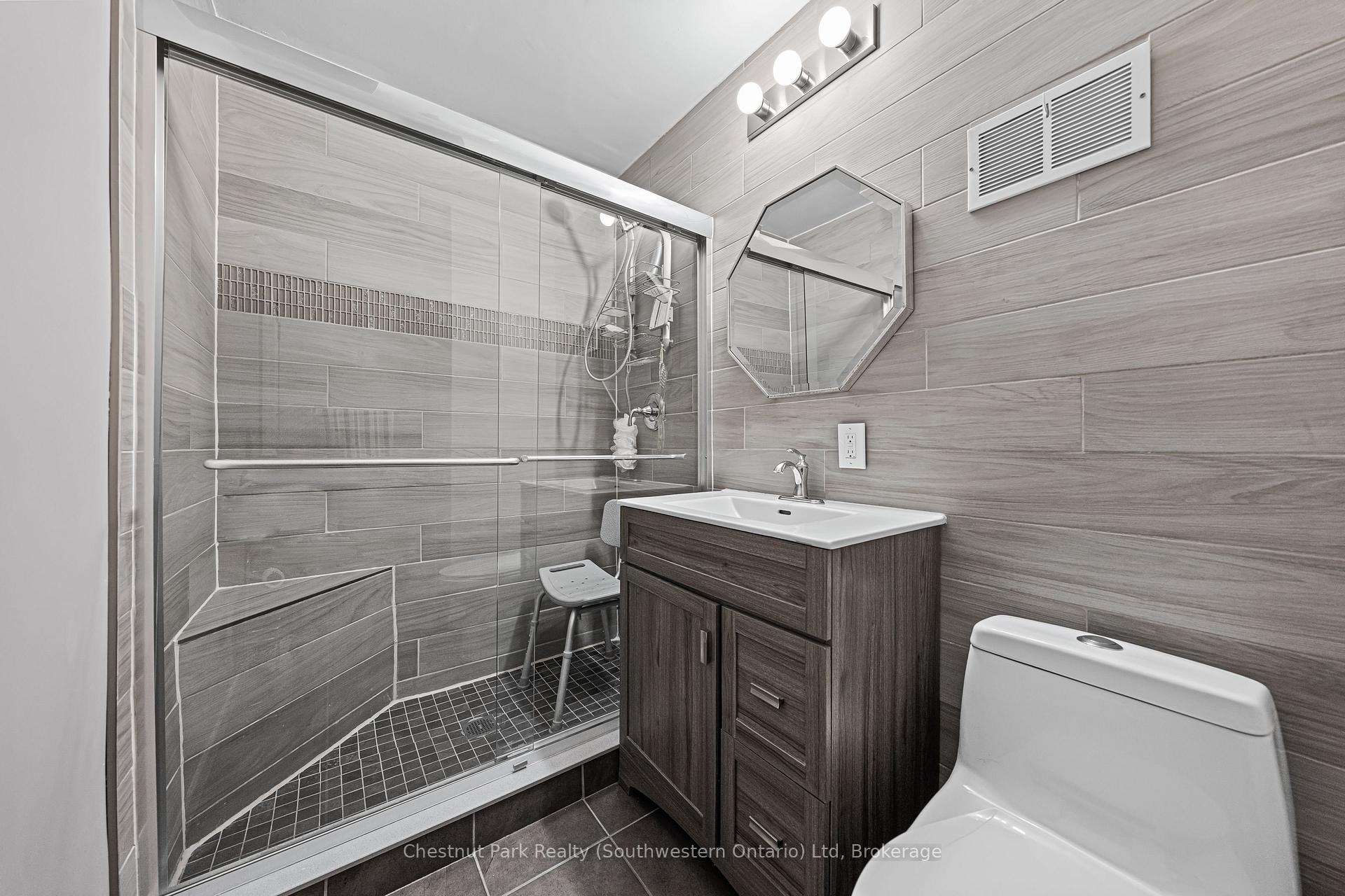 Photo 11 of 29 Ridgewood Avenue, Waterloo — HOMEH