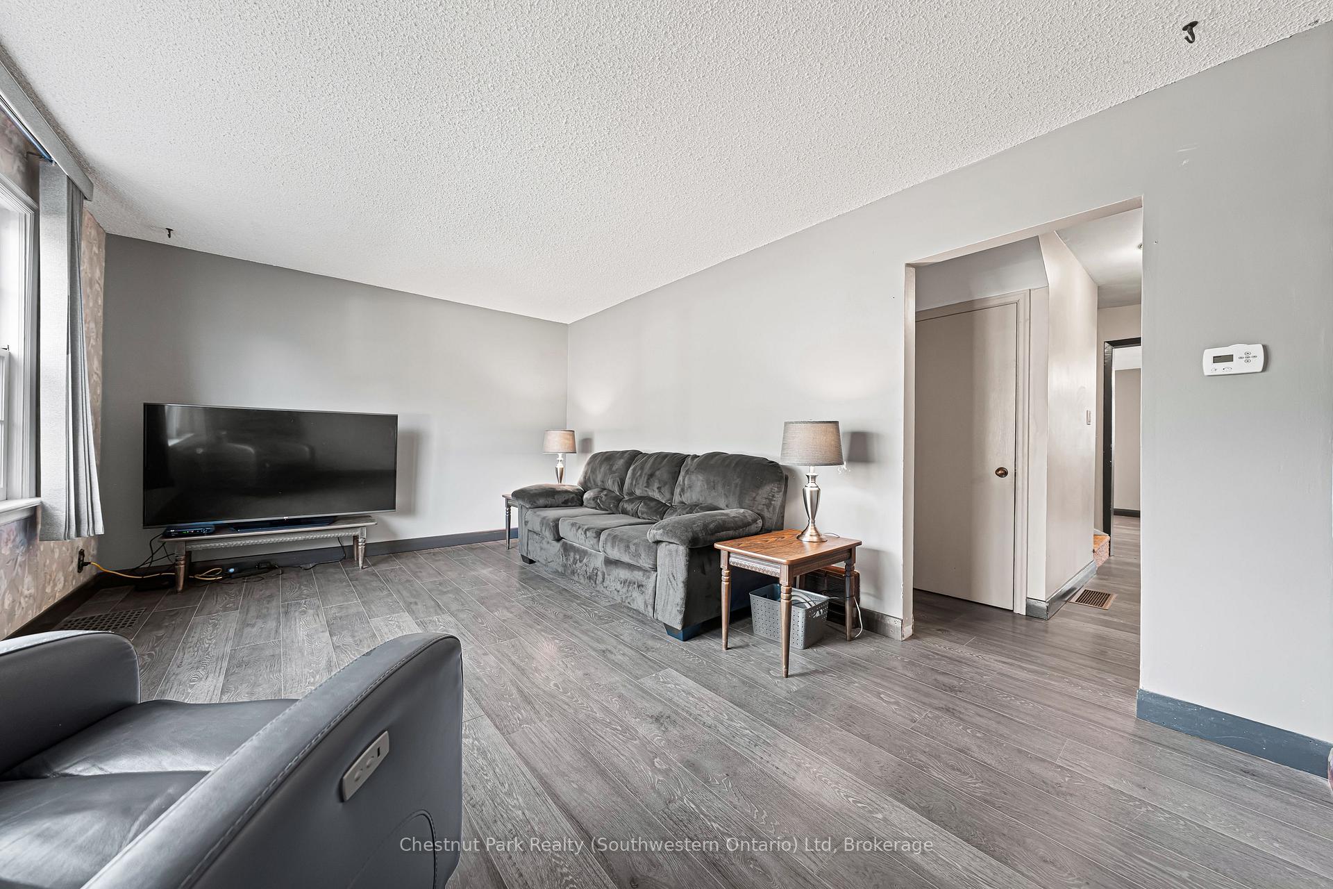 Photo 12 of 29 Ridgewood Avenue, Waterloo — HOMEH