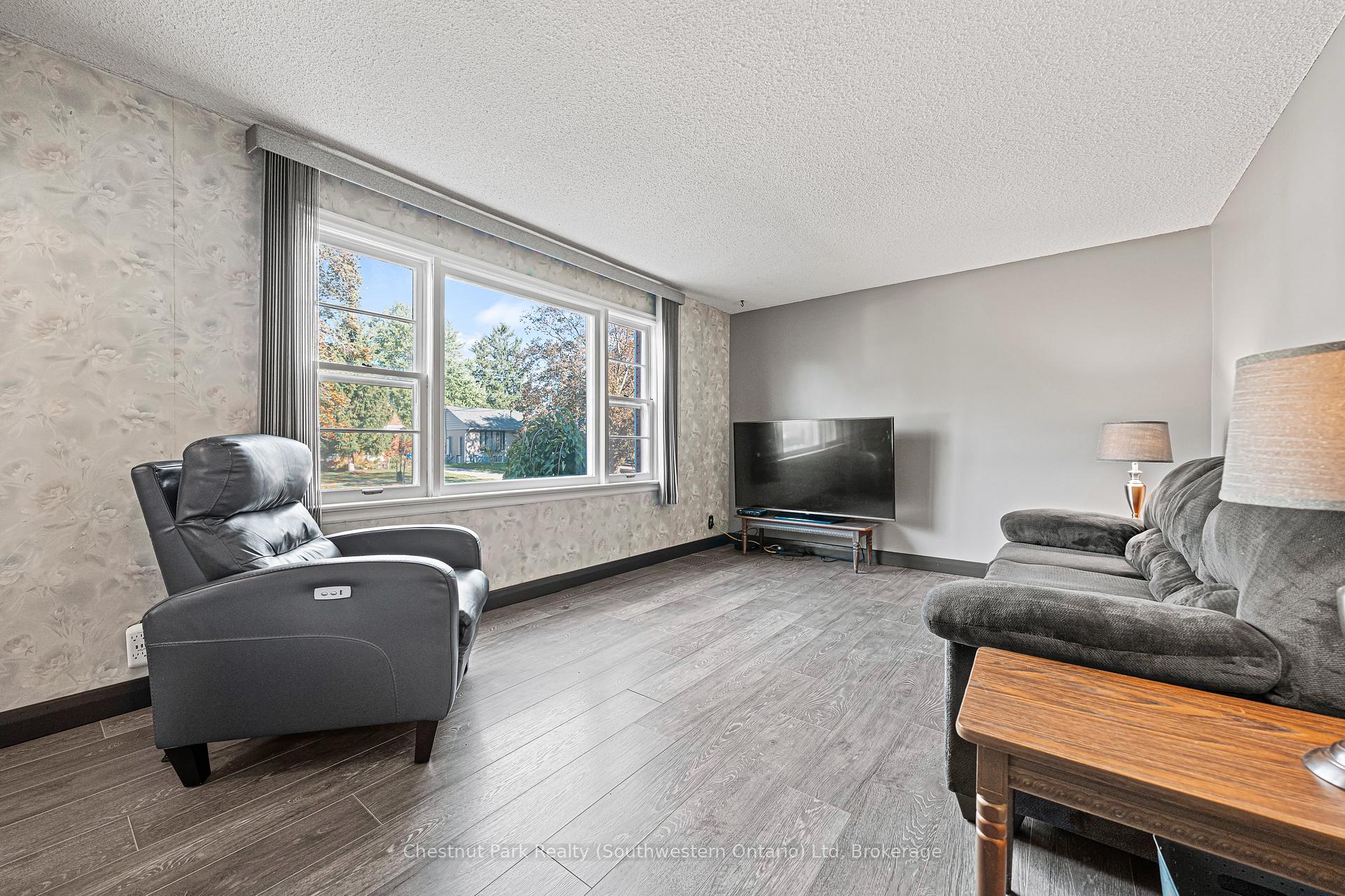 Photo 13 of 29 Ridgewood Avenue, Waterloo — HOMEH