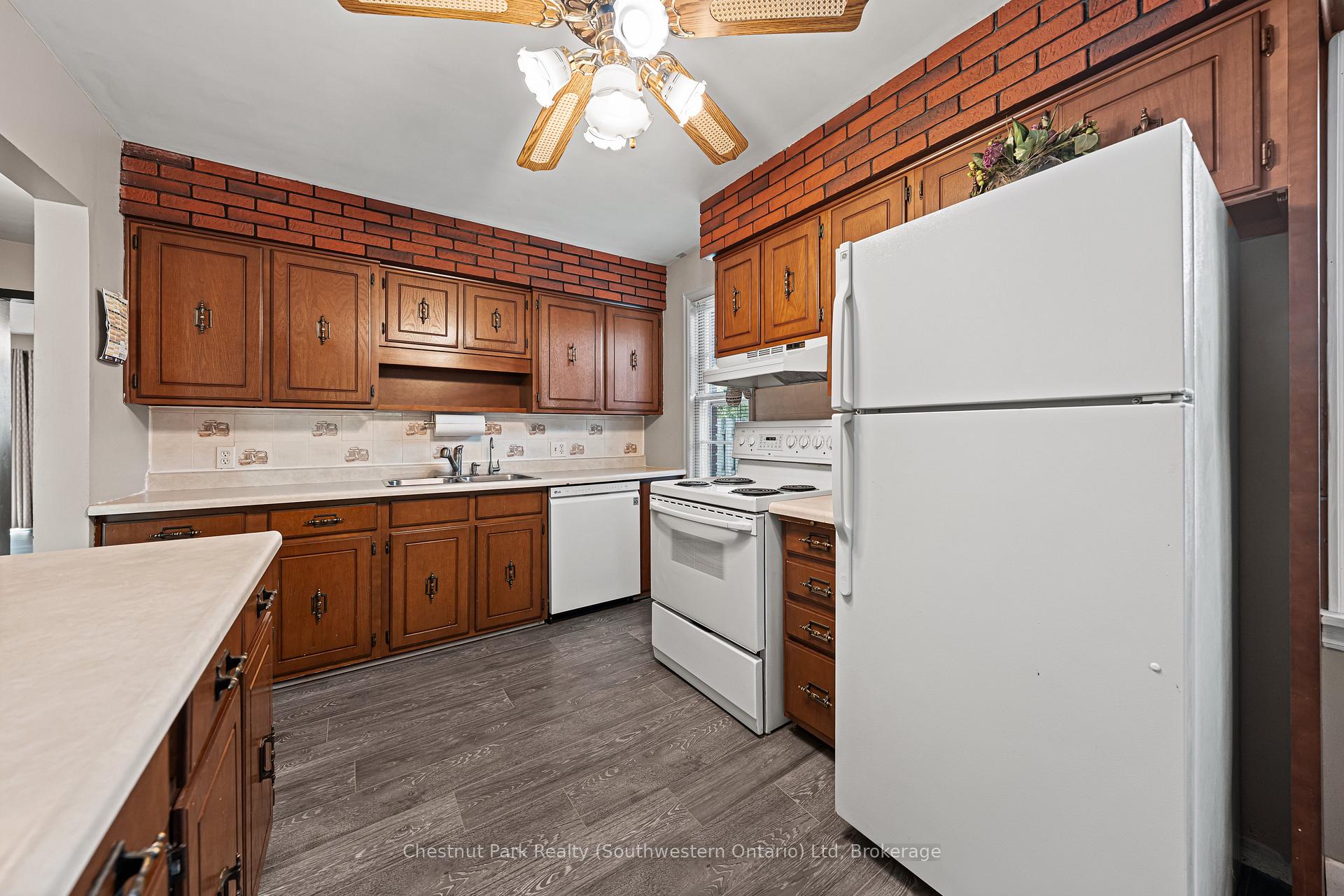 Photo 16 of 29 Ridgewood Avenue, Waterloo — HOMEH