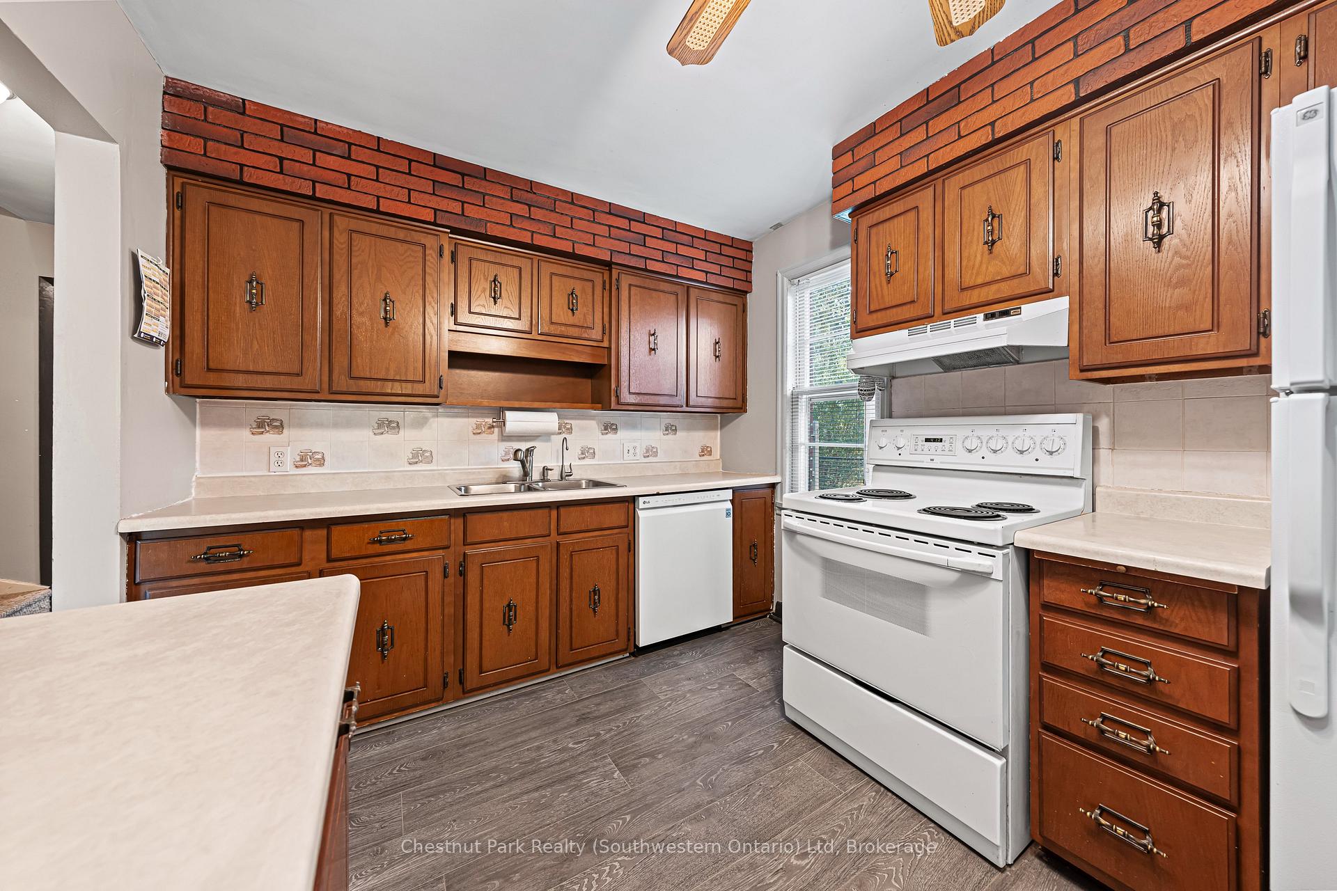 Photo 17 of 29 Ridgewood Avenue, Waterloo — HOMEH