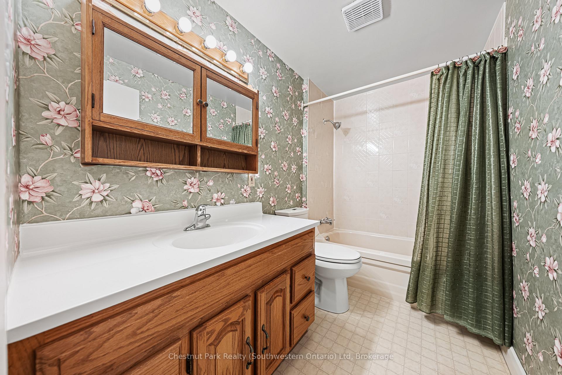 Photo 31 of 29 Ridgewood Avenue, Waterloo — HOMEH