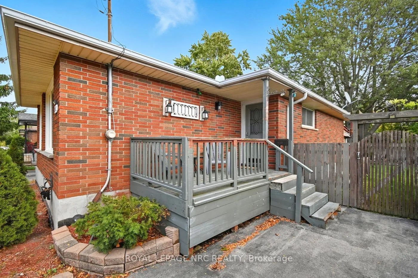 Photo 2 of 243 Gross Avenue, Welland, Broadway — HOMEH