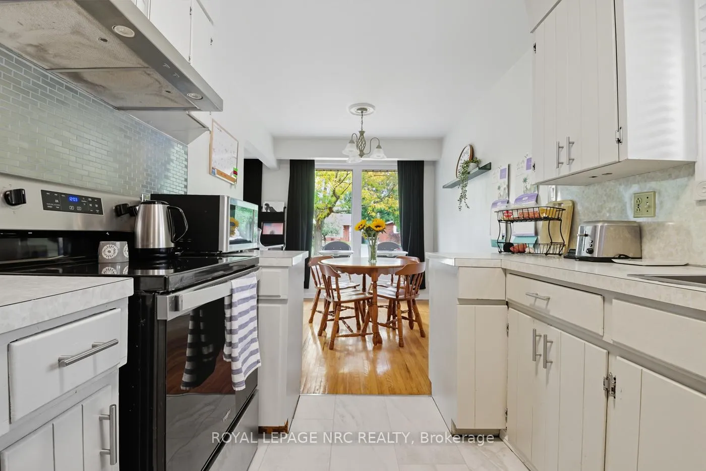 Photo 11 of 243 Gross Avenue, Welland, Broadway — HOMEH