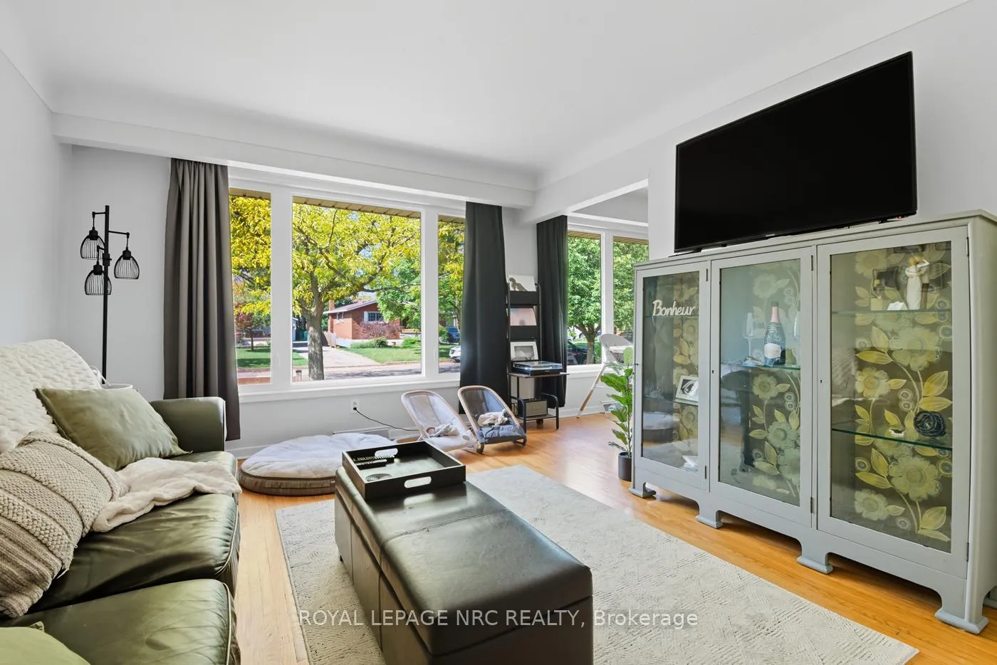 Photo 15 of 243 Gross Avenue, Welland, Broadway — HOMEH