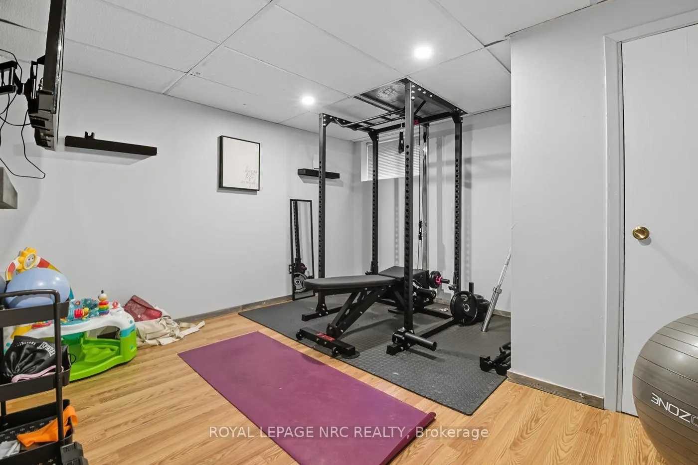 Photo 17 of 243 Gross Avenue, Welland, Broadway — HOMEH