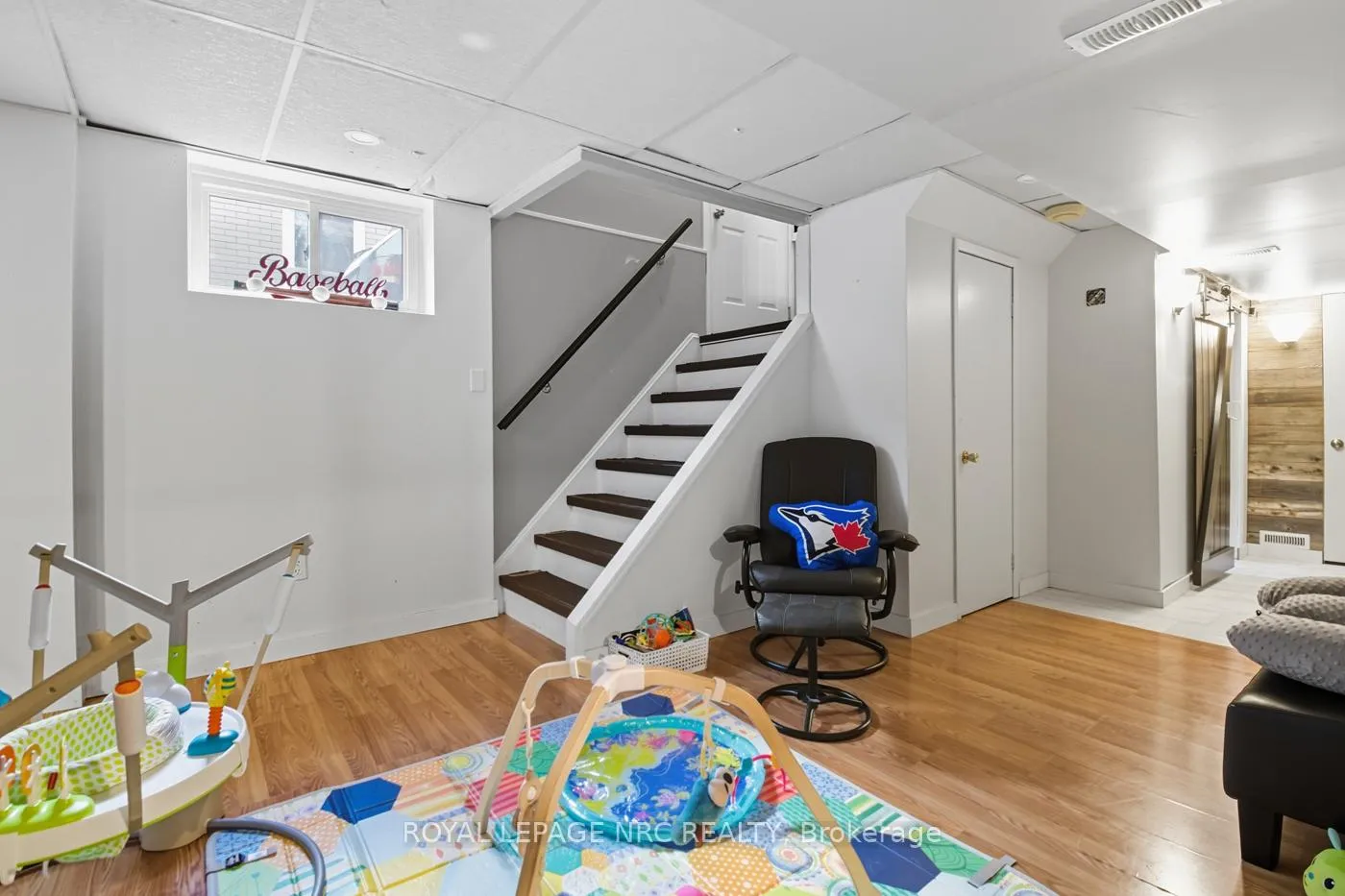 Photo 18 of 243 Gross Avenue, Welland, Broadway — HOMEH