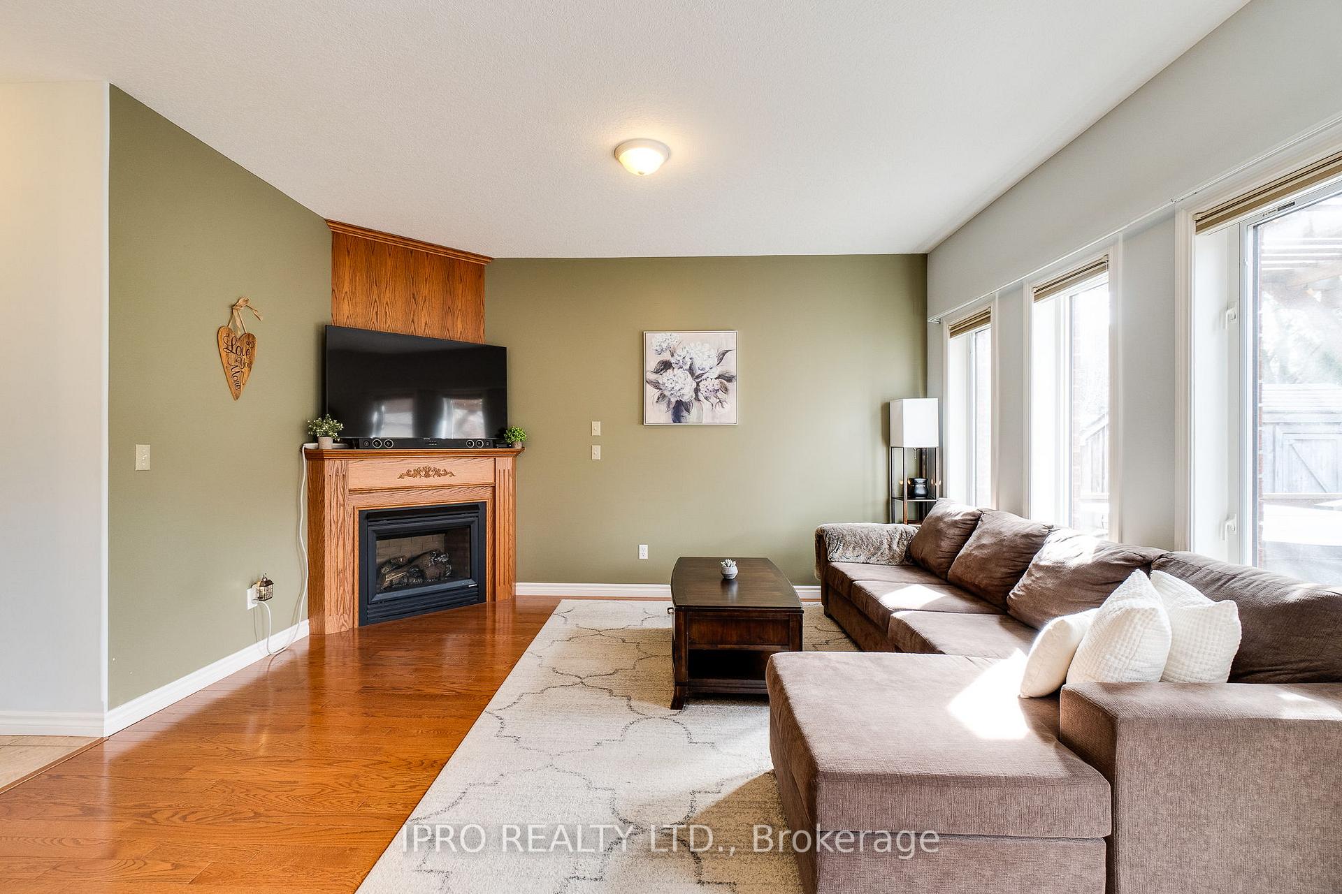 Photo 4 of 26 Ferris Drive S, Wellesley — HOMEH