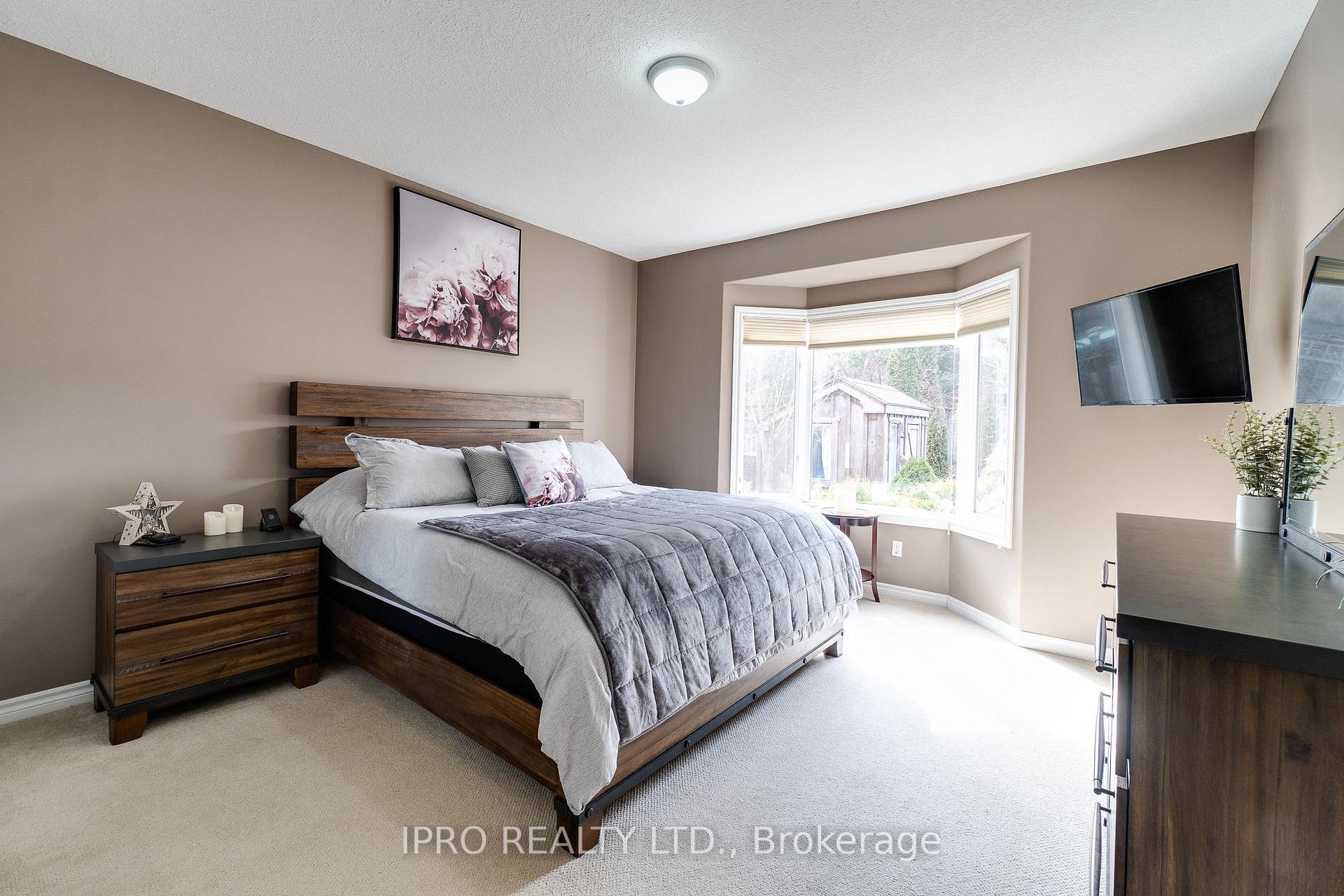 Photo 13 of 26 Ferris Drive S, Wellesley — HOMEH